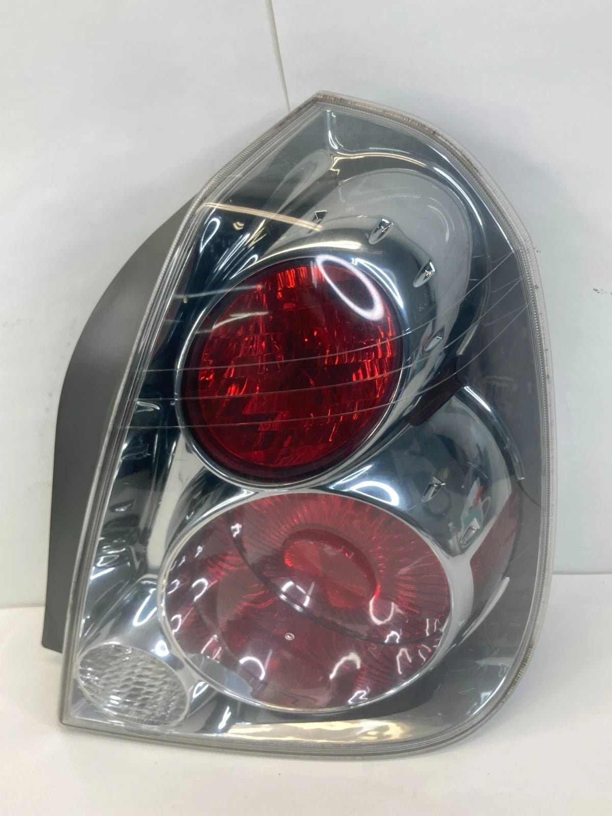 2005 2006 NISSAN ALTIMA SEDAN REAR RIGHT SIDE TAILLIGHT TAIL LAMP ASSY OEM