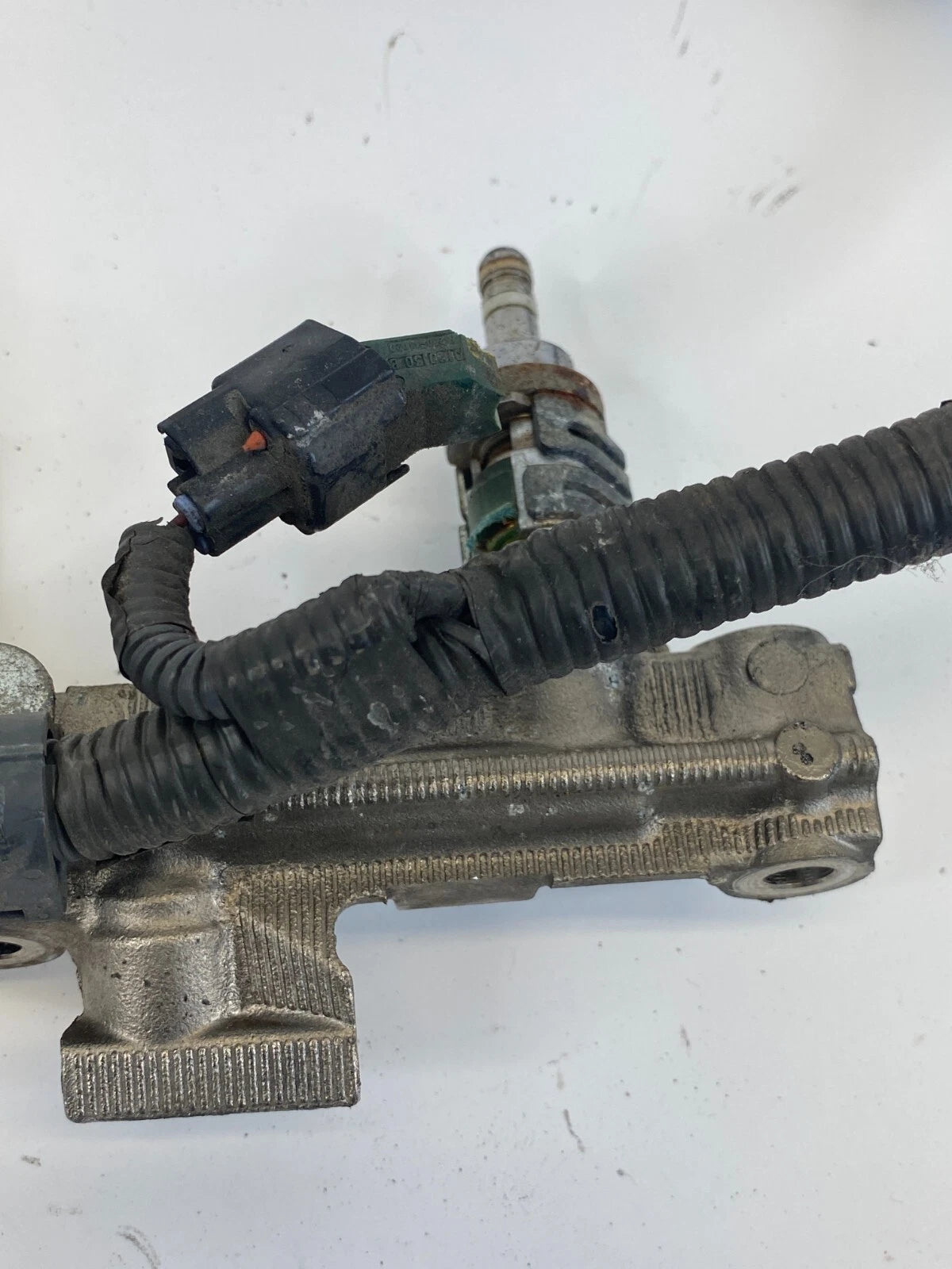 2006-2013 LEXUS IS250 ENGINE RIGHT SIDE FUEL RAIL W/ INJECTOR INJECTORS SET OEM