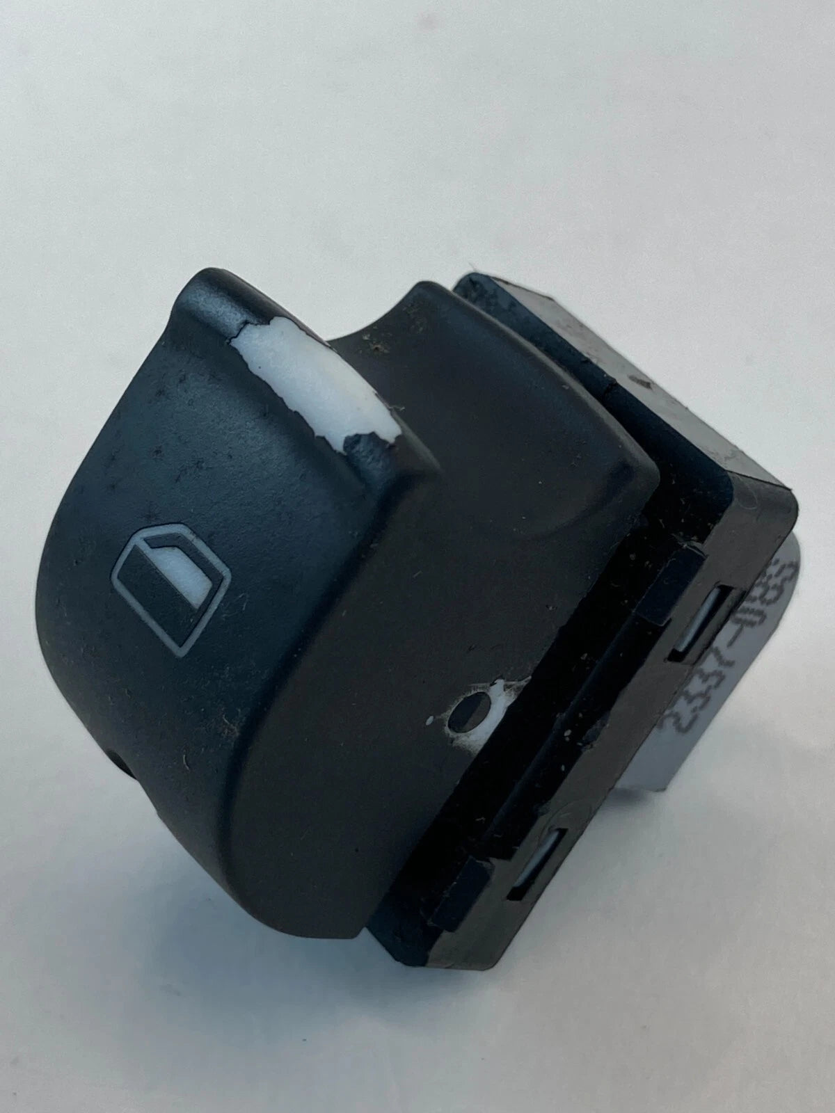2007-2011 AUDI Q7 FRONT RIGHT PASSENGER DOOR WINDOW CONTROL SWITCH 4F09598552337