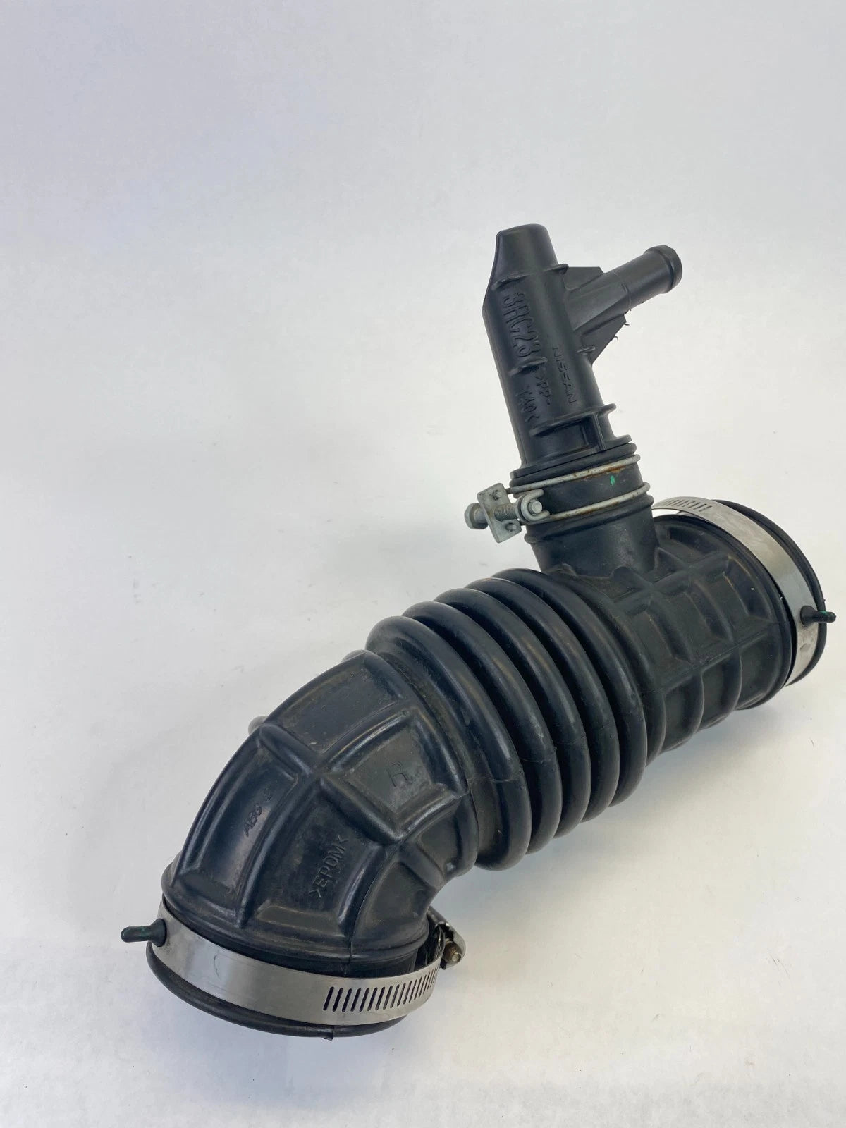 2013-2019 NISSAN SENTRA 1.8L ENGINE AIR CLEANER INTAKE HOSE DUCT OEM 3RC23