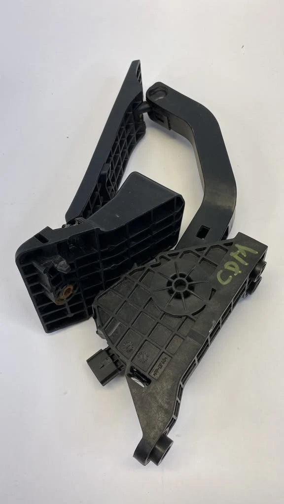 2013-2018 HYUNDAI SANTA FE SPORT GAS PEDAL ACCELERATOR SENSOR 32700-4Z000 OEM