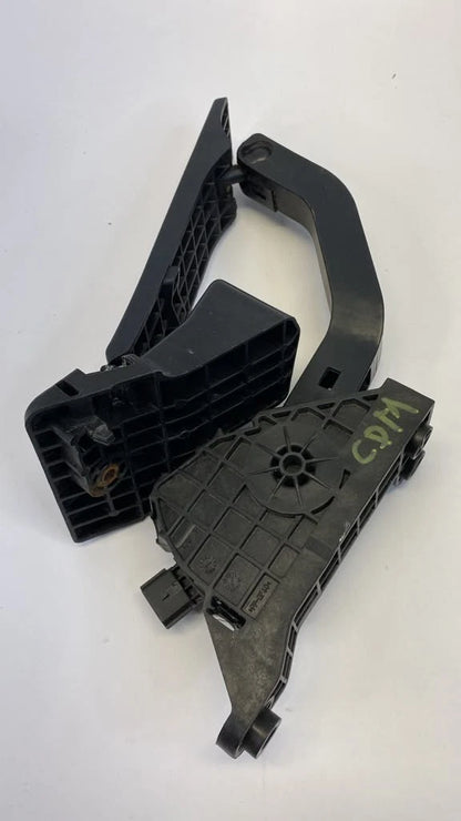 2013-2018 HYUNDAI SANTA FE SPORT GAS PEDAL ACCELERATOR SENSOR 32700-4Z000 OEM