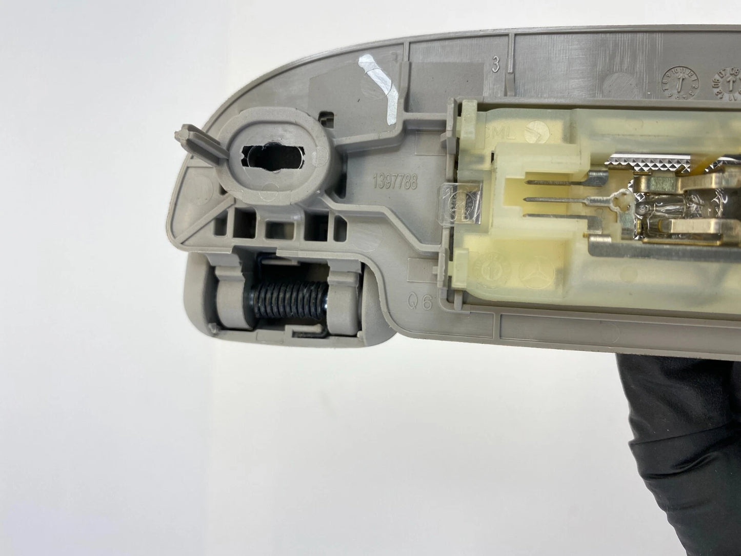 2006-2011 MERCEDES-BENZ ML 350 REAR RIGHT SIDE INNER ROOF GRAB HANDLE W/ LAMP