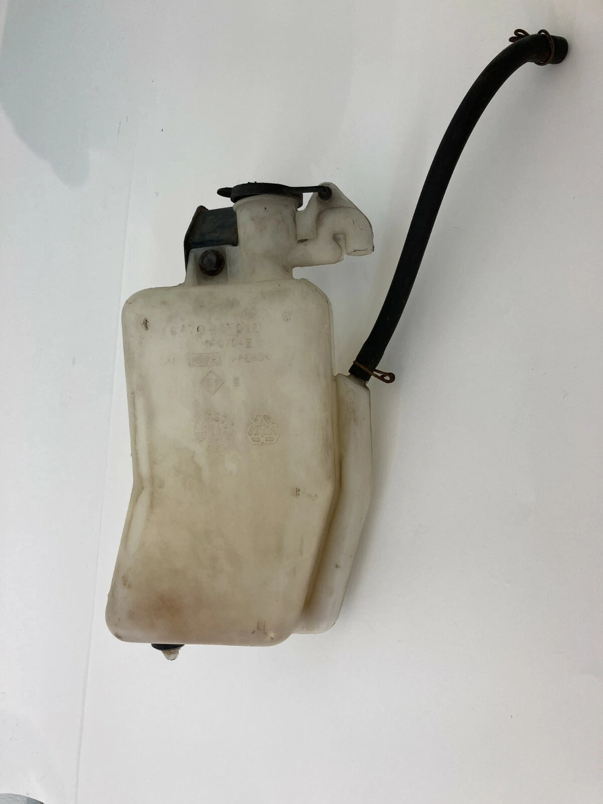 2001-2007 TOYOTA SEQUOIA OVERFLOW COOLANT RESERVOIR RADIATOR TANK 16470-0F010
