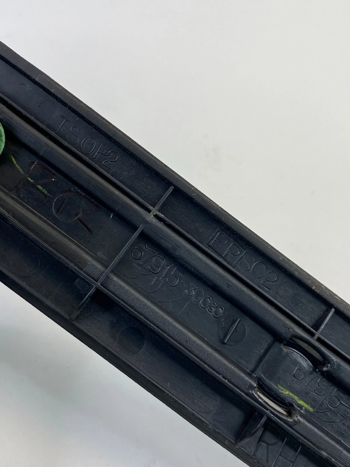 1998-2005 LEXUS GS300 REAR RIGHT SIDE DOOR SILL SCUFF STRIP PLATE 67915-30090