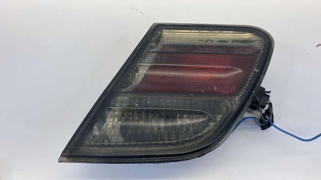 1998 1999 MERCEDES-BENZ E430 REAR RIGHT INNER TAIL LIGHT TAILLIGHT AFTERMARKET