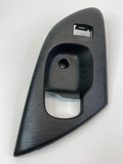 2000-2007 Chevrolet Monte Carlo 2DR Front Right Door Inner Handle Bezel 10441609