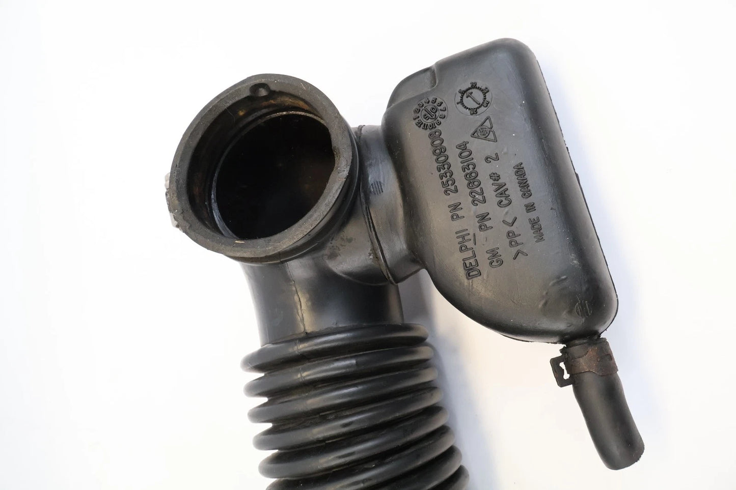 2004-2008 CHEVROLET MALIBU 2.2L AIR CLEANER OUTLET DUCT INTAKE HOSE OEM 22663104