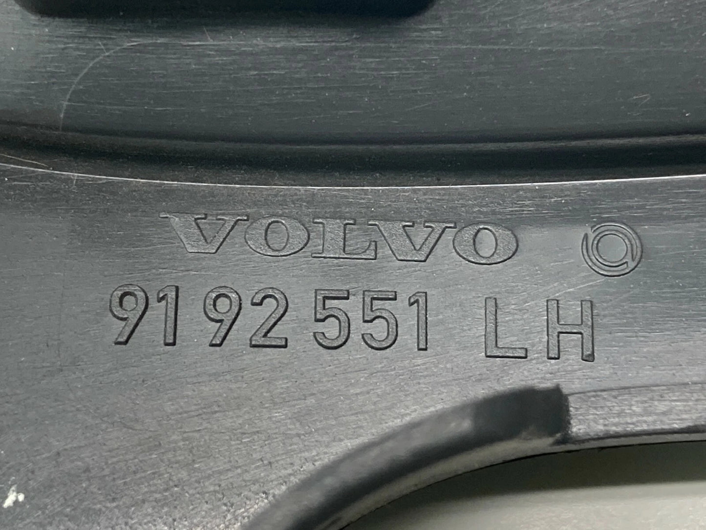 99 00 01 02 03 VOLVO S80 AUTOMATIC SHIFT SHIFTER SURROUND BEZEL TRIM 9192551 OEM