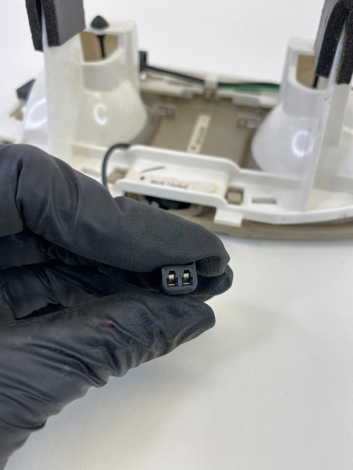 2002-2007 Saturn Vue Roof Overhead Console Dome Map Light OEM