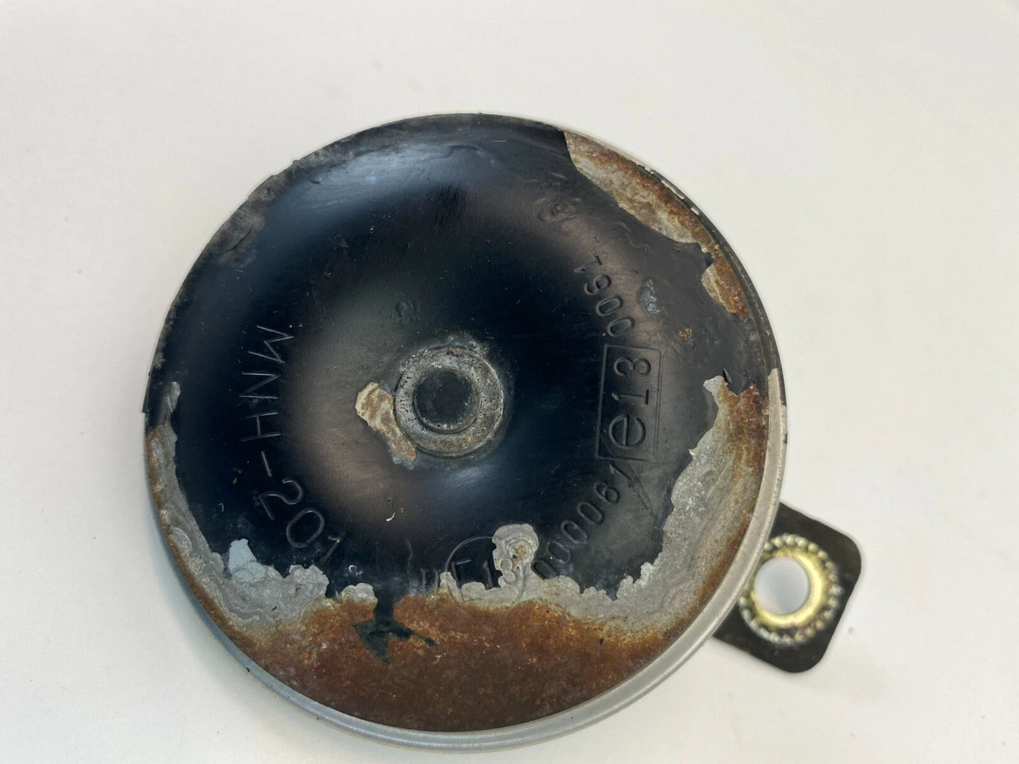 2004 2005 2006 SUBARU IMPREZA FRONT NOTE HORN ALARM ASSEMBLY E13000061 OEM
