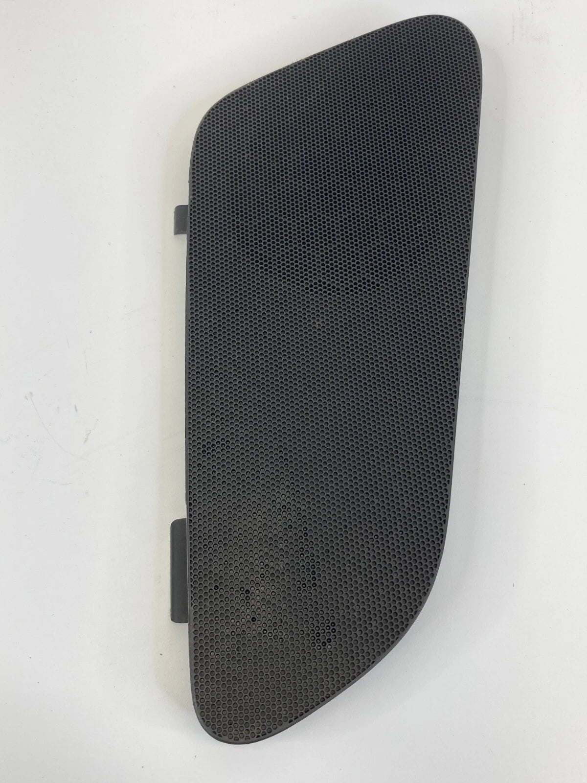 09-17 CHEVY TRAVERSE REAR LEFT QUARTER PANEL SPEAKER TRIM GRILL COVER 25865667