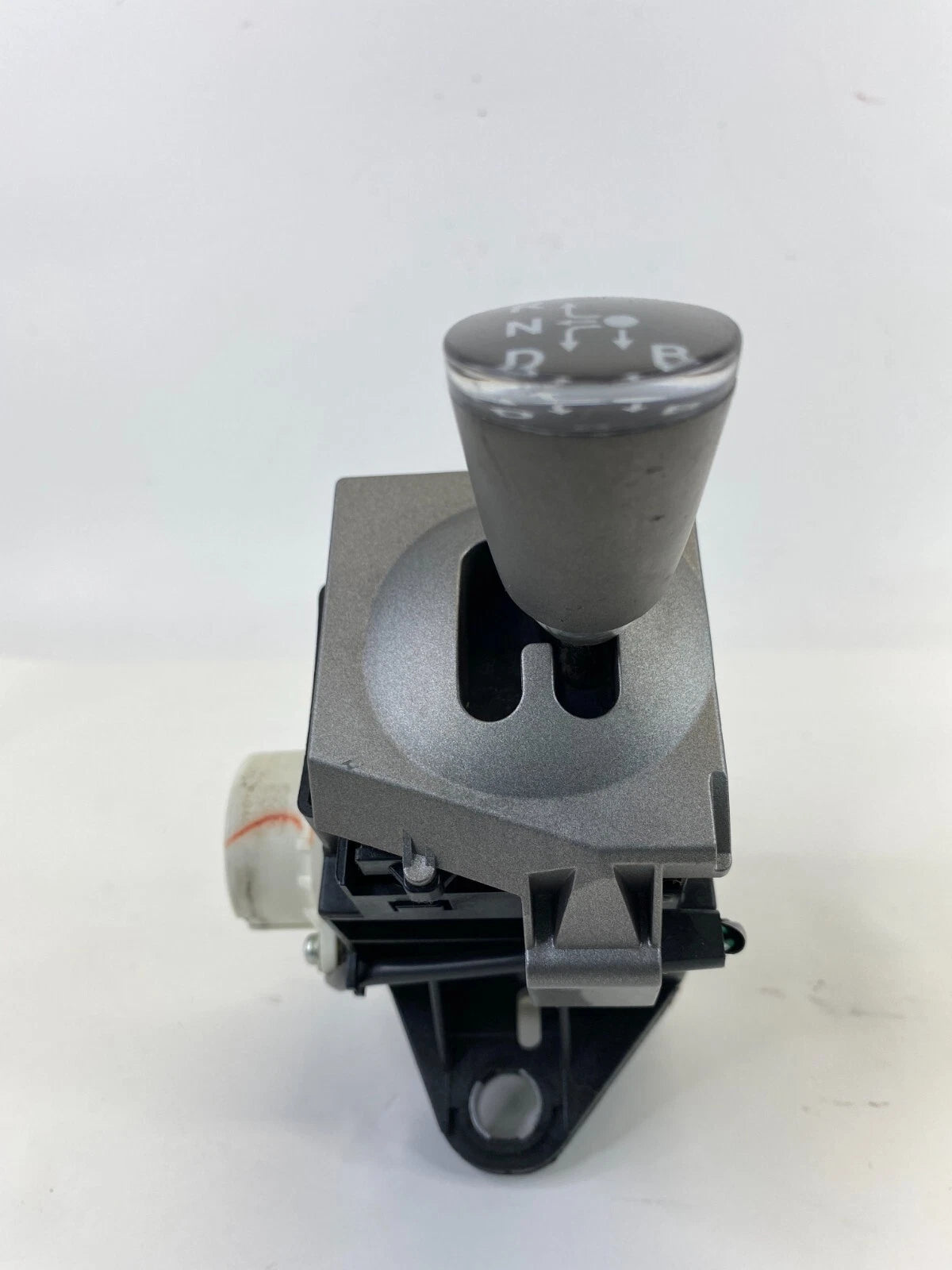 04-09 TOYOTA PRIUS AUTOMATIC TRANSMISSION GEAR SHIFT SHIFTER SELECTOR ASSY OEM