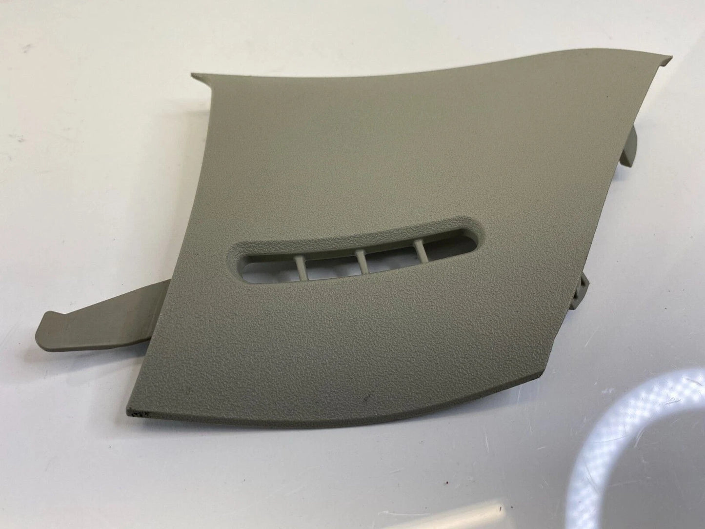 04-09 Toyota Prius LH Side Corner Pillar Trim Panel End Cover Garnish 6221947020