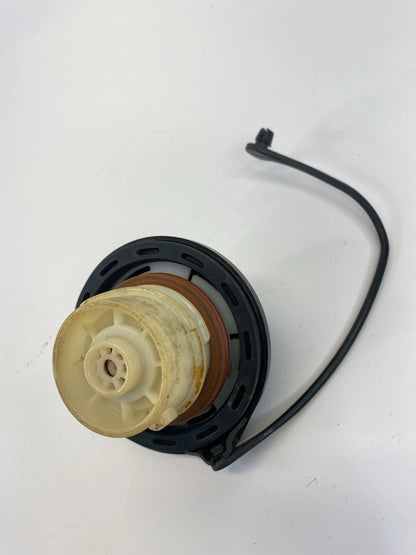 2009 2010 2011 KIA BORREGO FUEL FILLER GAS TANK CAP LID COVER OEM