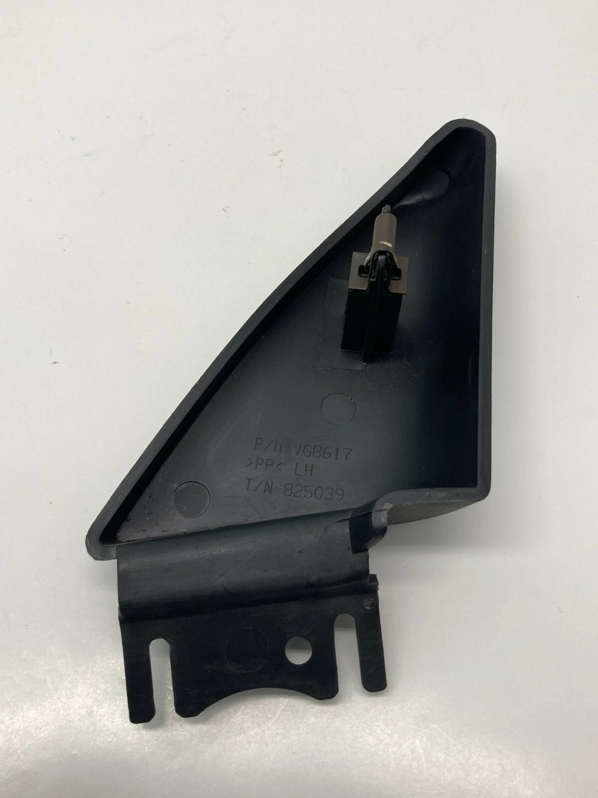 2001-2006 CHRYSLER SEBRING FRONT LEFT INTERIOR DOOR MIRROR BEZEL COVER 825039