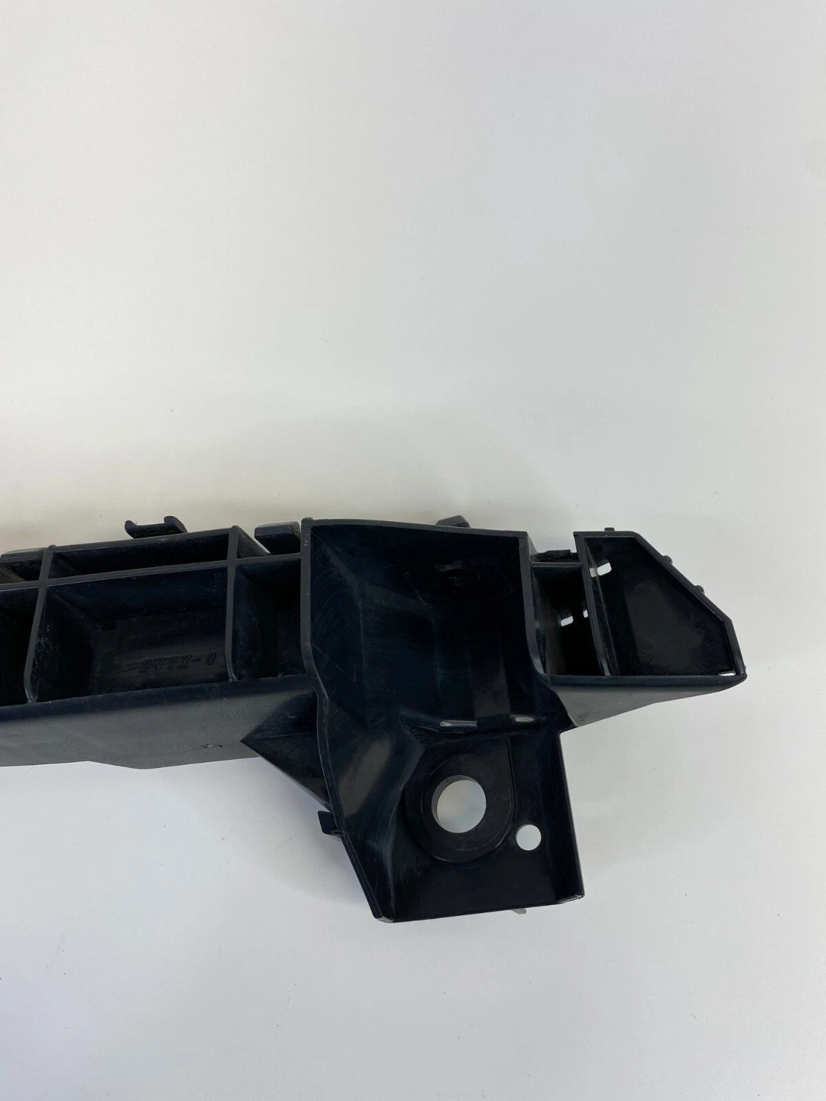 2009-2013 SUBARU FORESTER FRONT BUMPER RIGHT SIDE RETAINER BRACKET MOUNT OEM