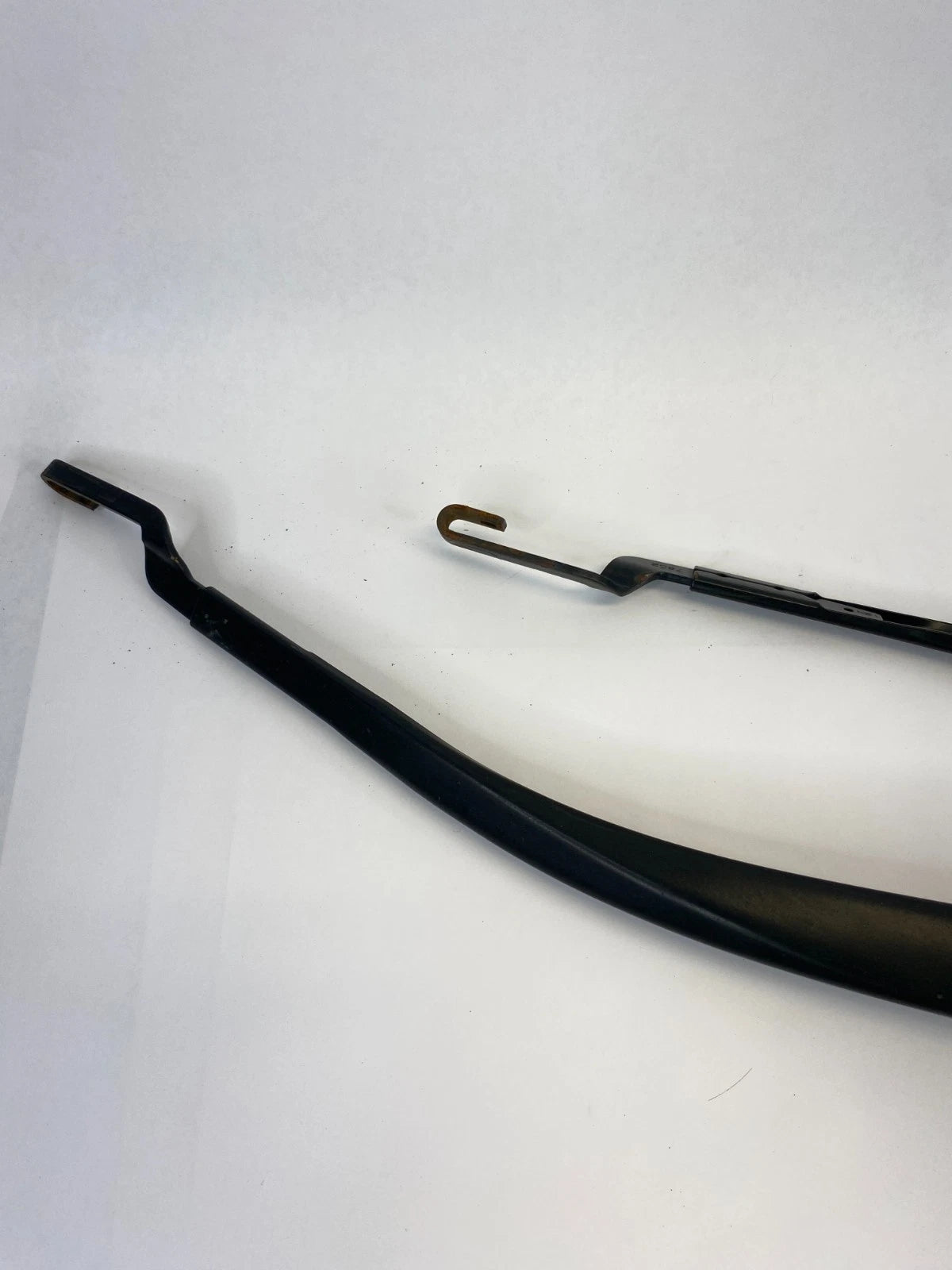 2010-2015 TOYOTA PRIUS FRONT WINDSHIELD WIPER ARMS LEFT AND RIGHT PAIR OEM