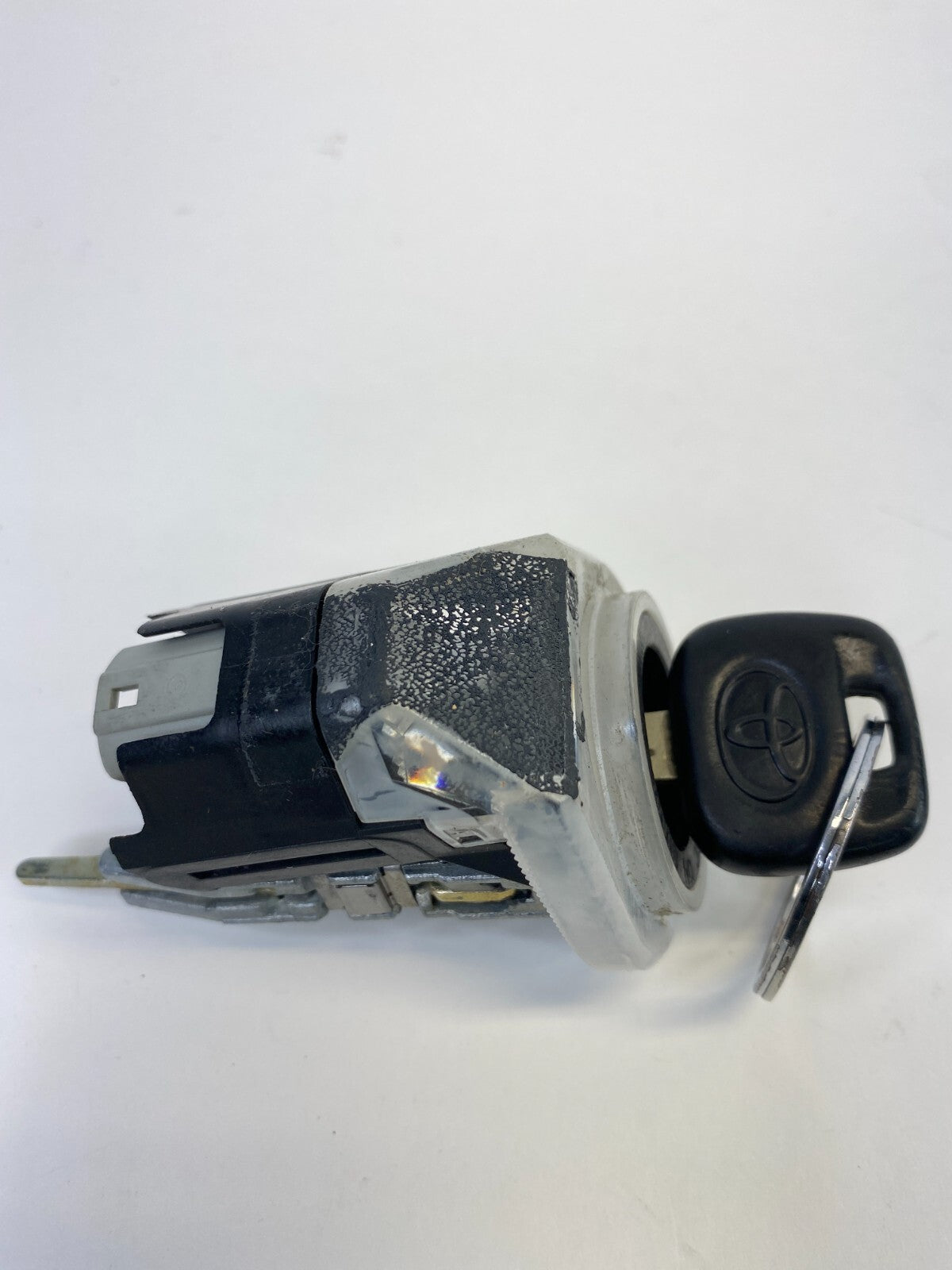 1997-2006 Toyota Camry A/T Ignition Lock Cylinder Only w/ Key OEM