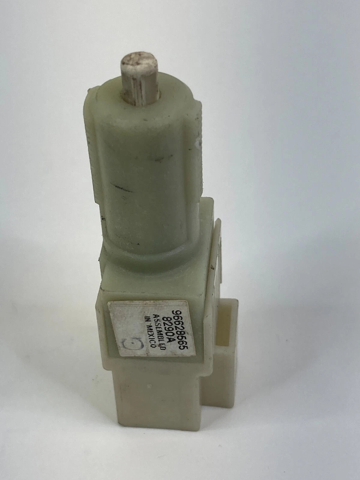 2008-2010 SATURN VUE 2.4L BRAKE LIGHT STOP LAMP STOPLAMP SWITCH BUTTON 96628565