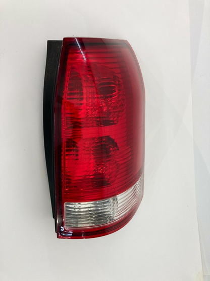 2002-2007 Saturn Vue Rear Right Passenger Tail Light Taillight Taillamp 15851056