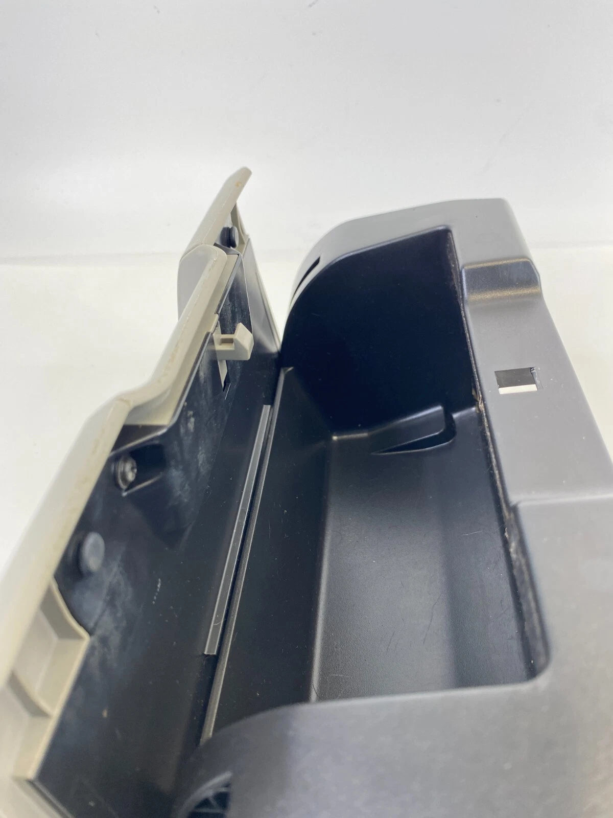2003 2004 2005 2006 SUZUKI XL-7 CENTER DASH STORAGE COMPARTMENT 73840-50J1 OEM