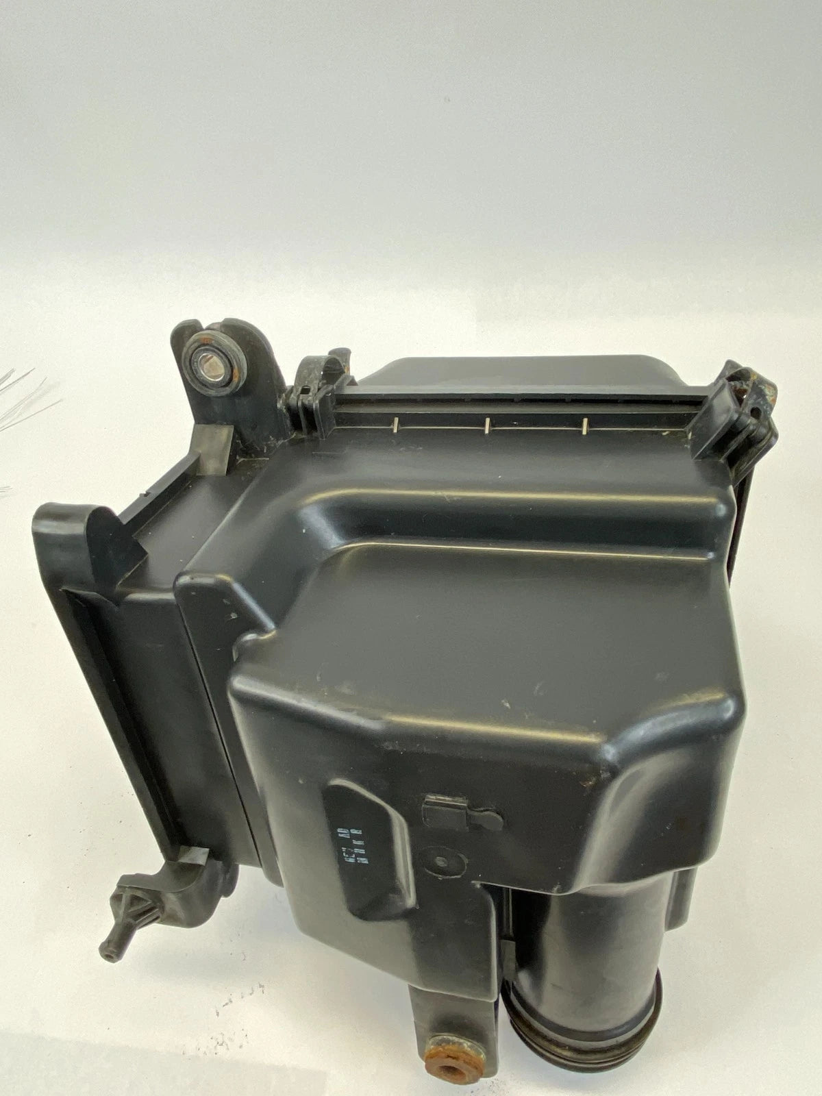 2010-2013 KIA FORTE 2.0L AIR CLEANER FILTER BOX HOUSING ASSEMBLY 28110-1M400