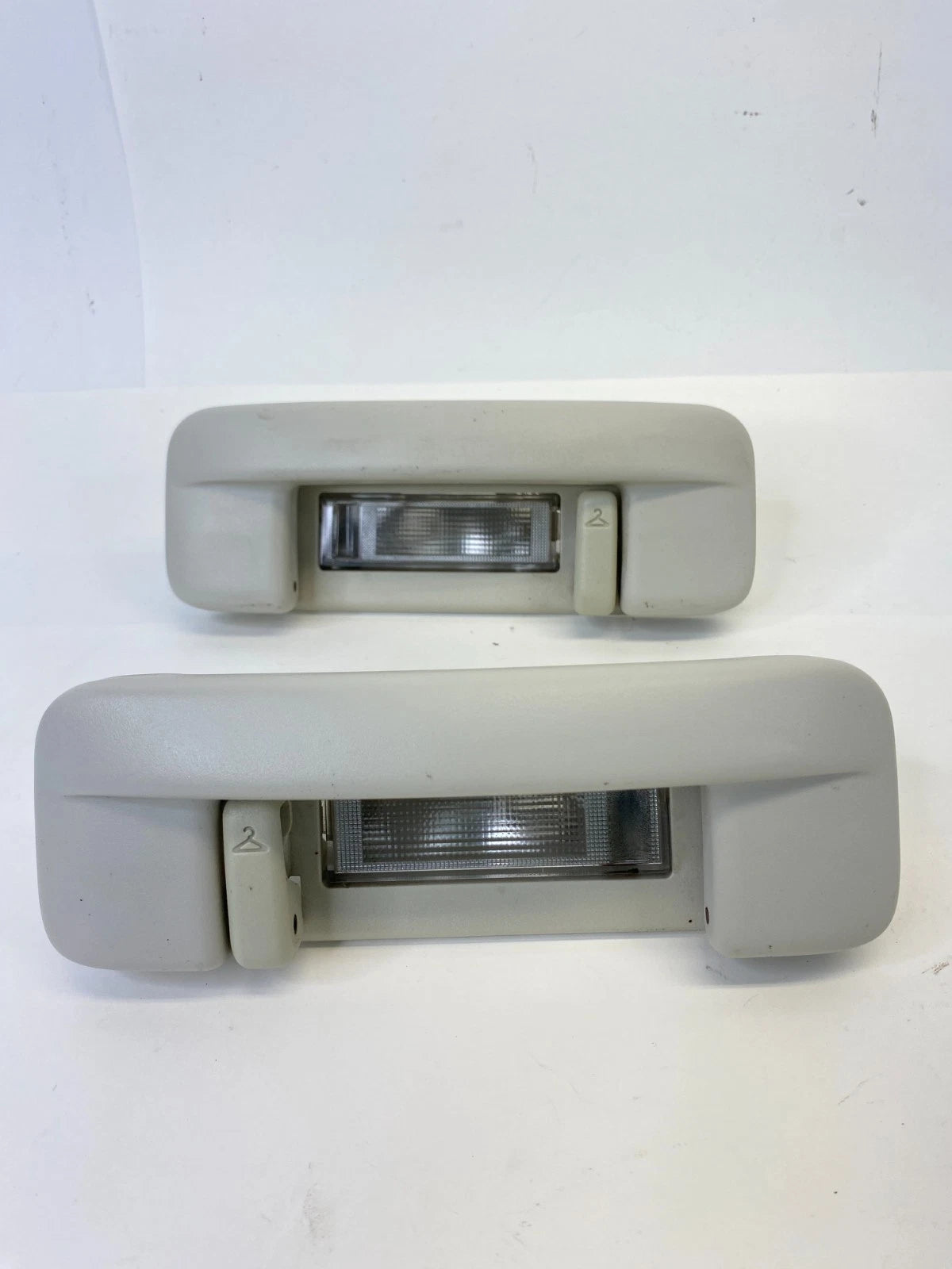 08-10 CHRYSLER 300 ROOF REAR RIGHT & LEFT BACK INTERIOR GRAB HANDLE W/ LIGHT OEM