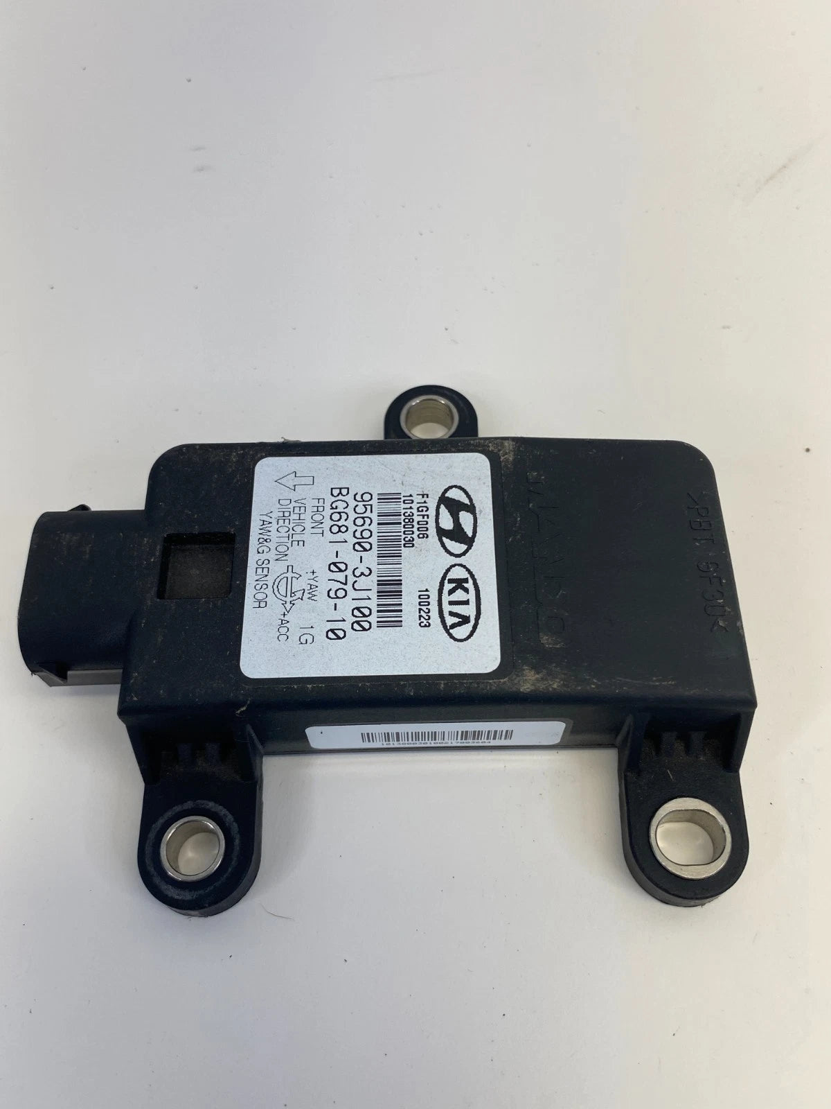 2010-2013 KIA FORTE A/T VEHICLE YAW RATE SENSOR CONTROL MODULE OEM 95690-3J100