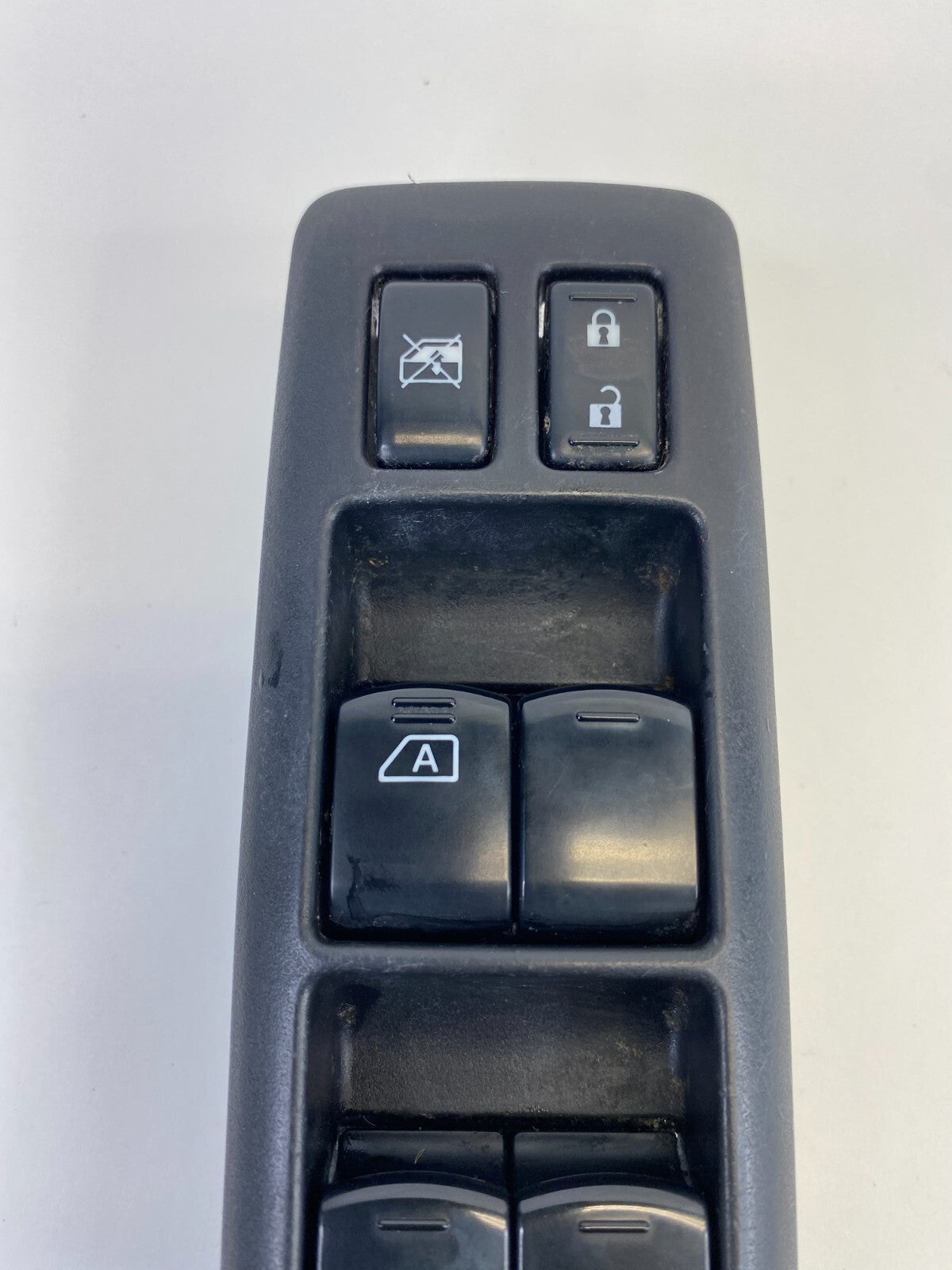 2011-2013 Nissan Rogue Front Left Driver Side Door Power Master Window Switch