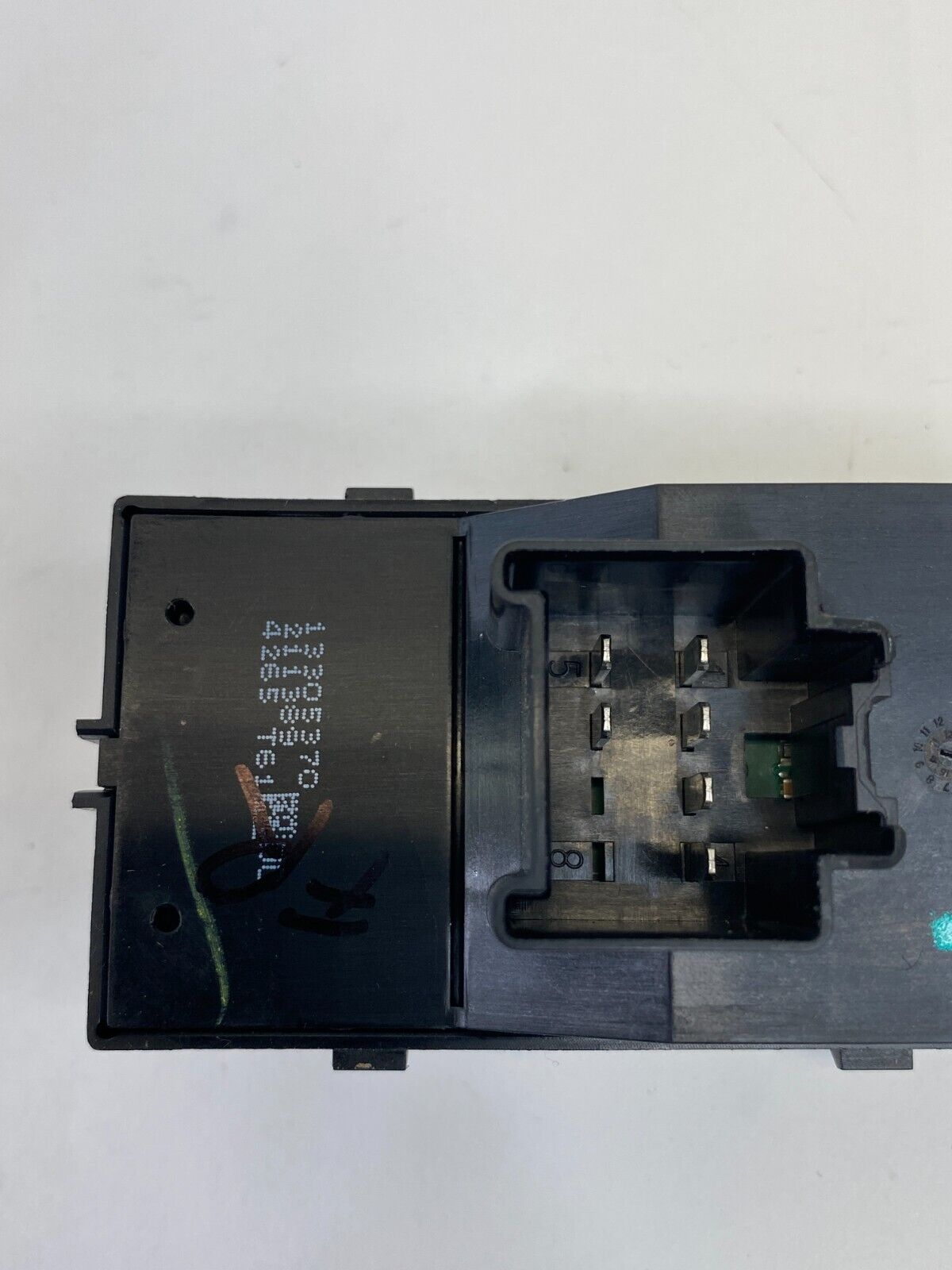 2013-2015 Chevrolet Malibu Front Right Side Door Power Window Switch 13305370