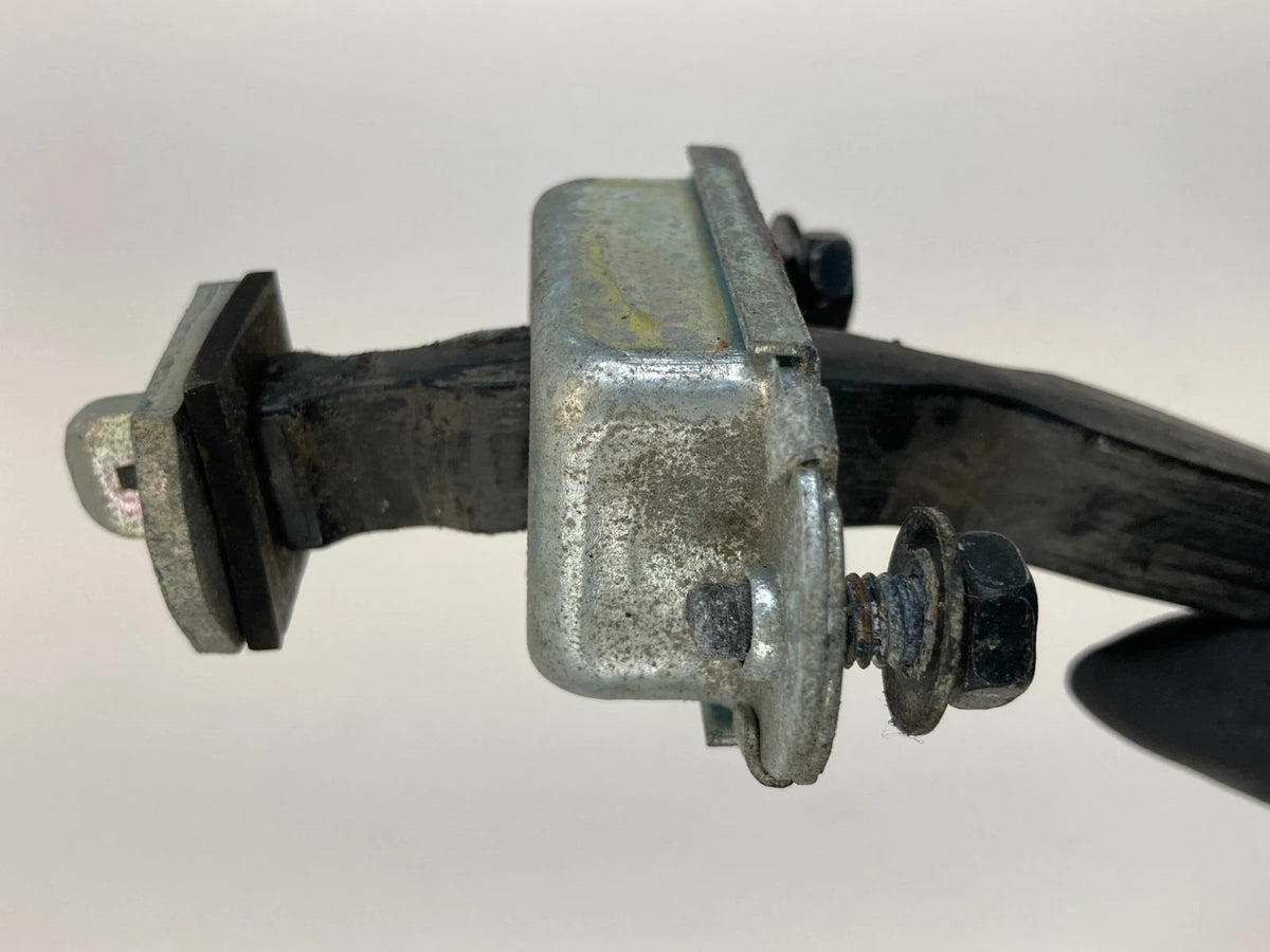 2007 2008 INFINITI G35 SEDAN REAR RIGHT SIDE DOOR CHECK STOP STOPPER DETENT