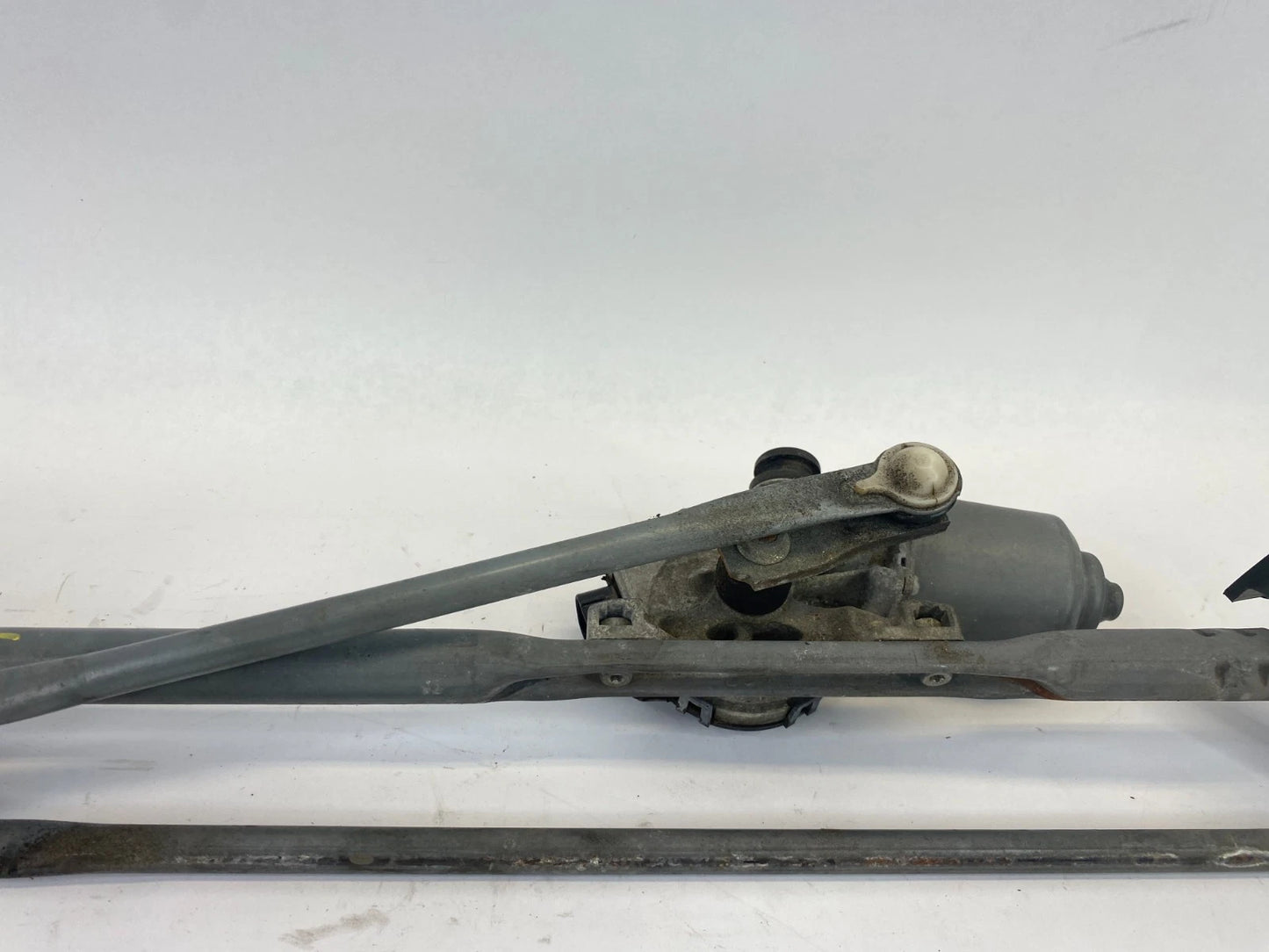 2009-2015 TOYOTA VENZA FRONT WINDSHIELD WIPER MOTOR & LINKAGE OEM 85110-0T010