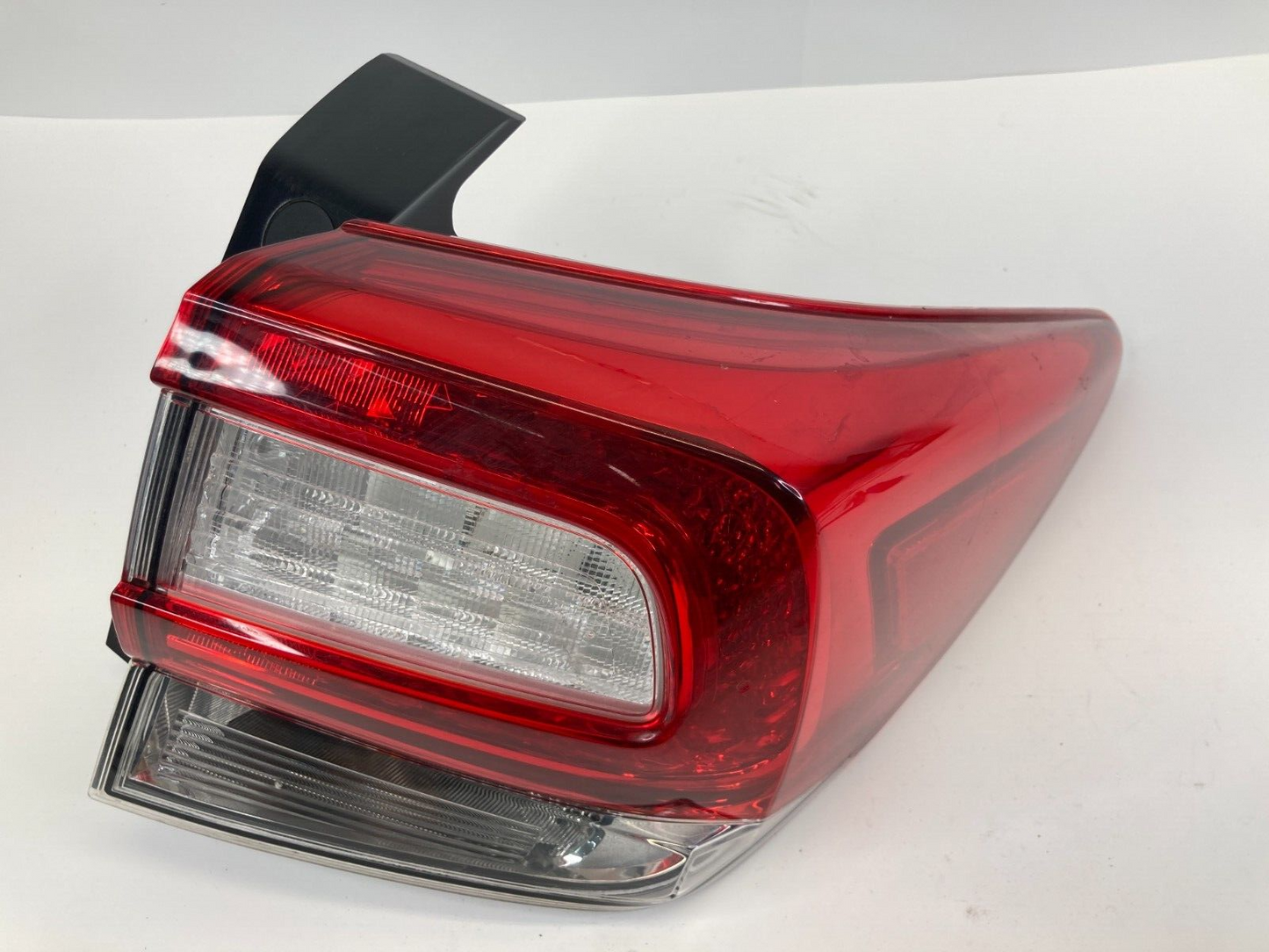 17-23 Subaru Impreza Rear Right Passenger Side Tail Light Outer Taillight Lamp