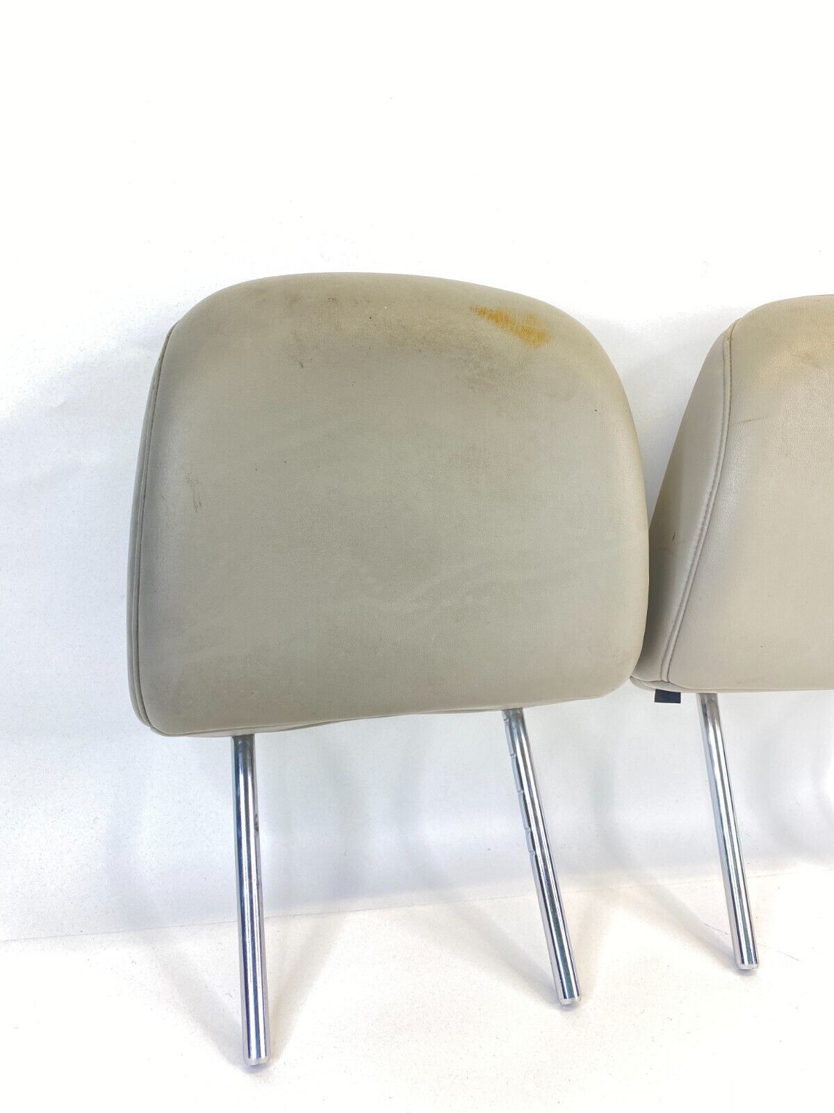 2005 2006 05 06 Infiniti G35 Front Headrest Seat Head Rest Pair Set OEM