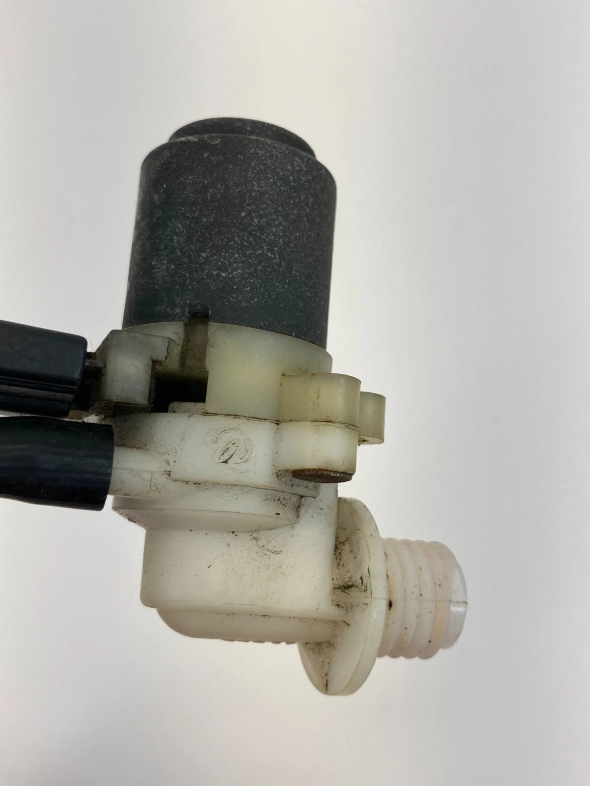 1997 1998 97 98 JEEP GRAND CHEROKEE 5.2L FRONT WINDSHIELD WIPER WASHER PUMP OEM