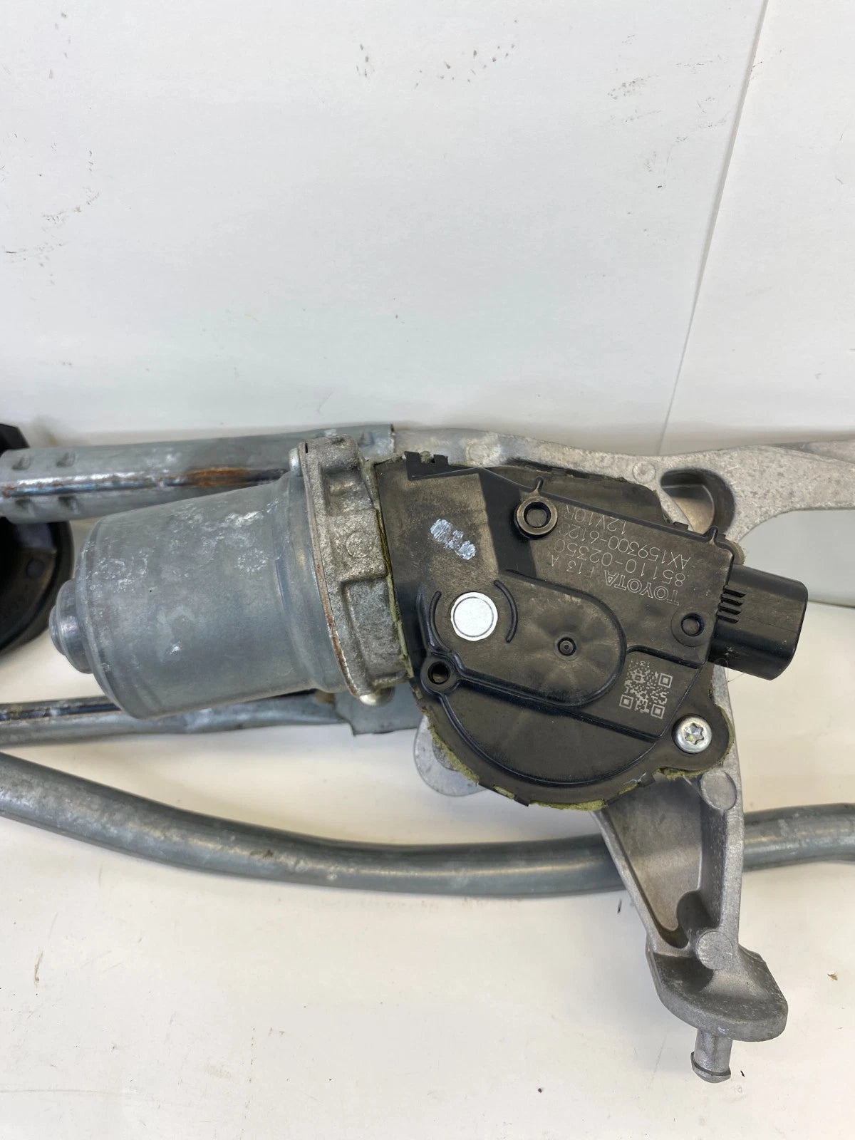 2014-2019 TOYOTA COROLLA FRONT WINDSHIELD WIPER MOTOR & LINKAGE 85110-02350 OEM