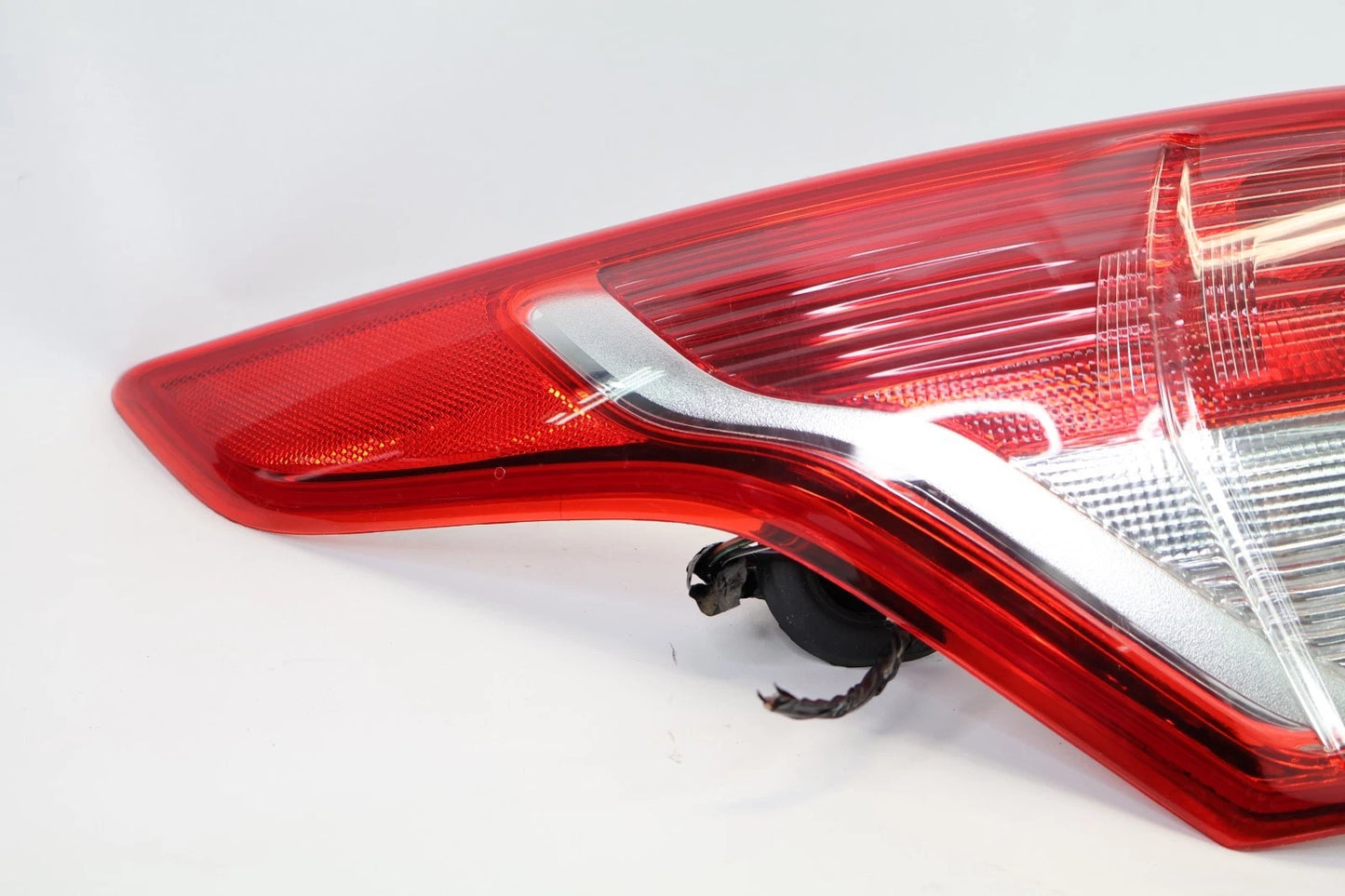 2013-2016 FORD ESCAPE REAR LEFT OUTER TAILLIGHT LAMP UNIT CJ54-13405-A OEM