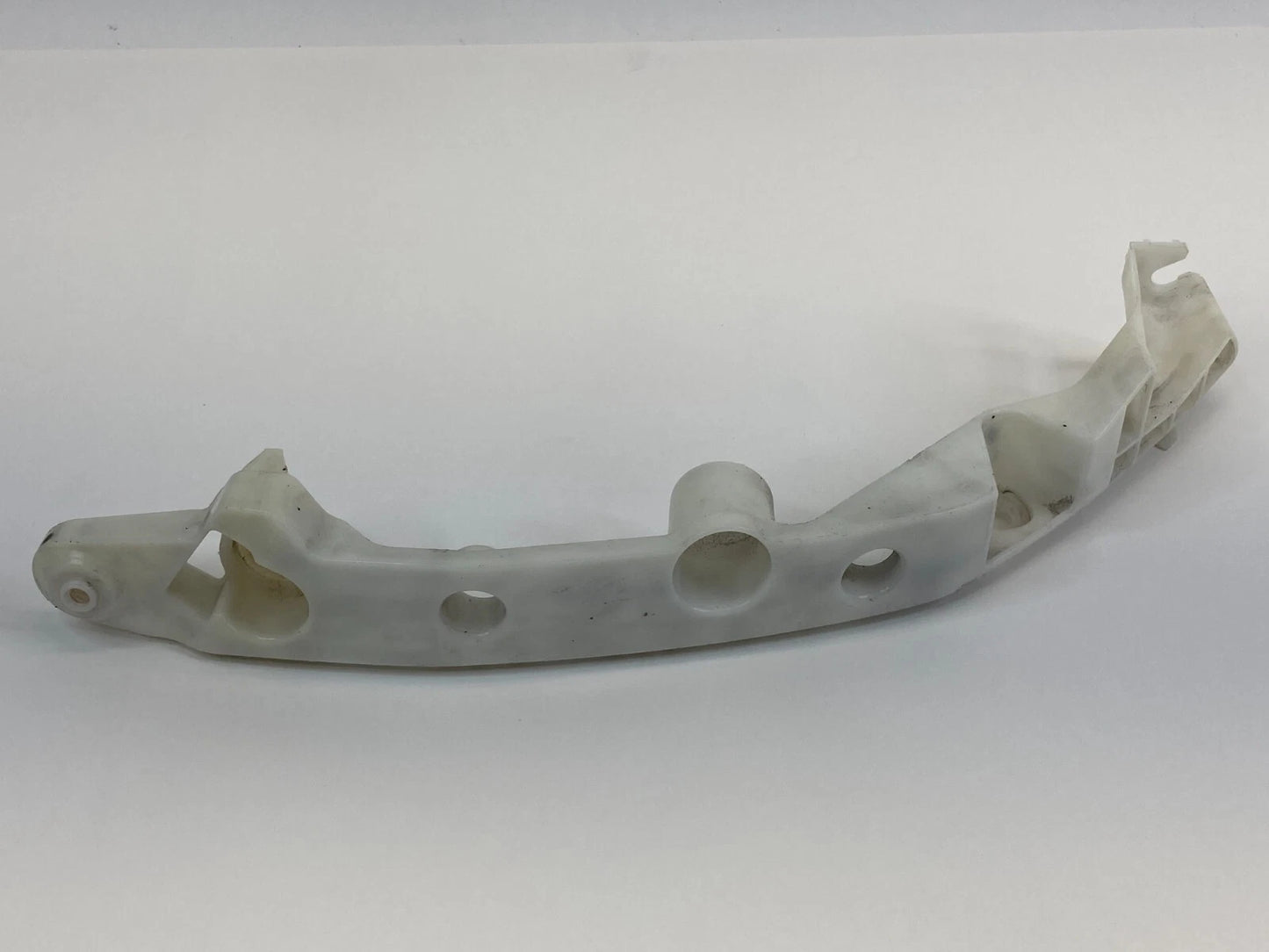 2011-2014 NISSAN JUKE SUV FRONT LEFT BUMPER BRACKET SIDE RETAINER 62223-1KA0A