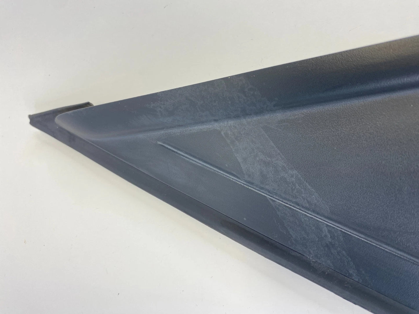 2012-2018 FORD FOCUS FRONT RIGHT SIDE UPPER FENDER MIRROR CORNER MOLDING TRIM
