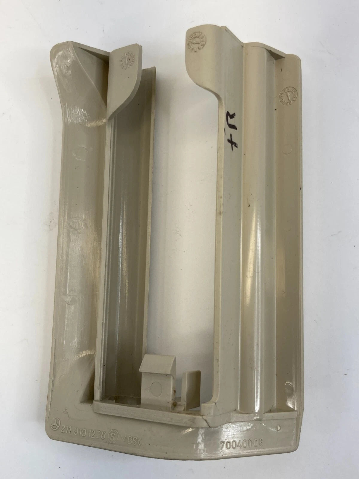 2003-2006 MERCEDES-BENZ E500 FRONT RIGHT SEAT TRACK END COVER 211-919-12-20 OEM