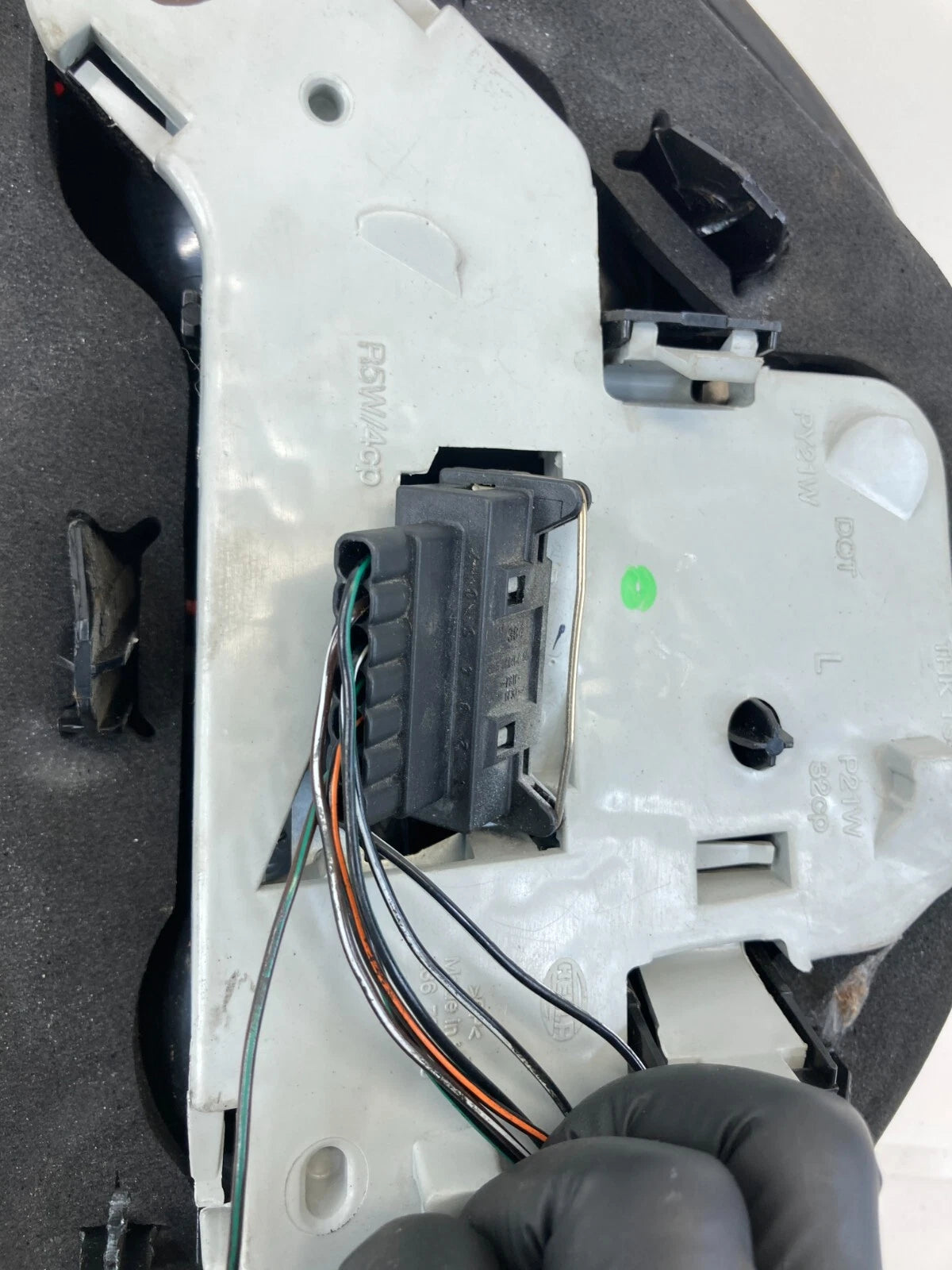 2000-2004 JAGUAR S-TYPE REAR LEFT DRIVER SIDE TAIL LIGHT TAILLIGHT XR83-13405-AH