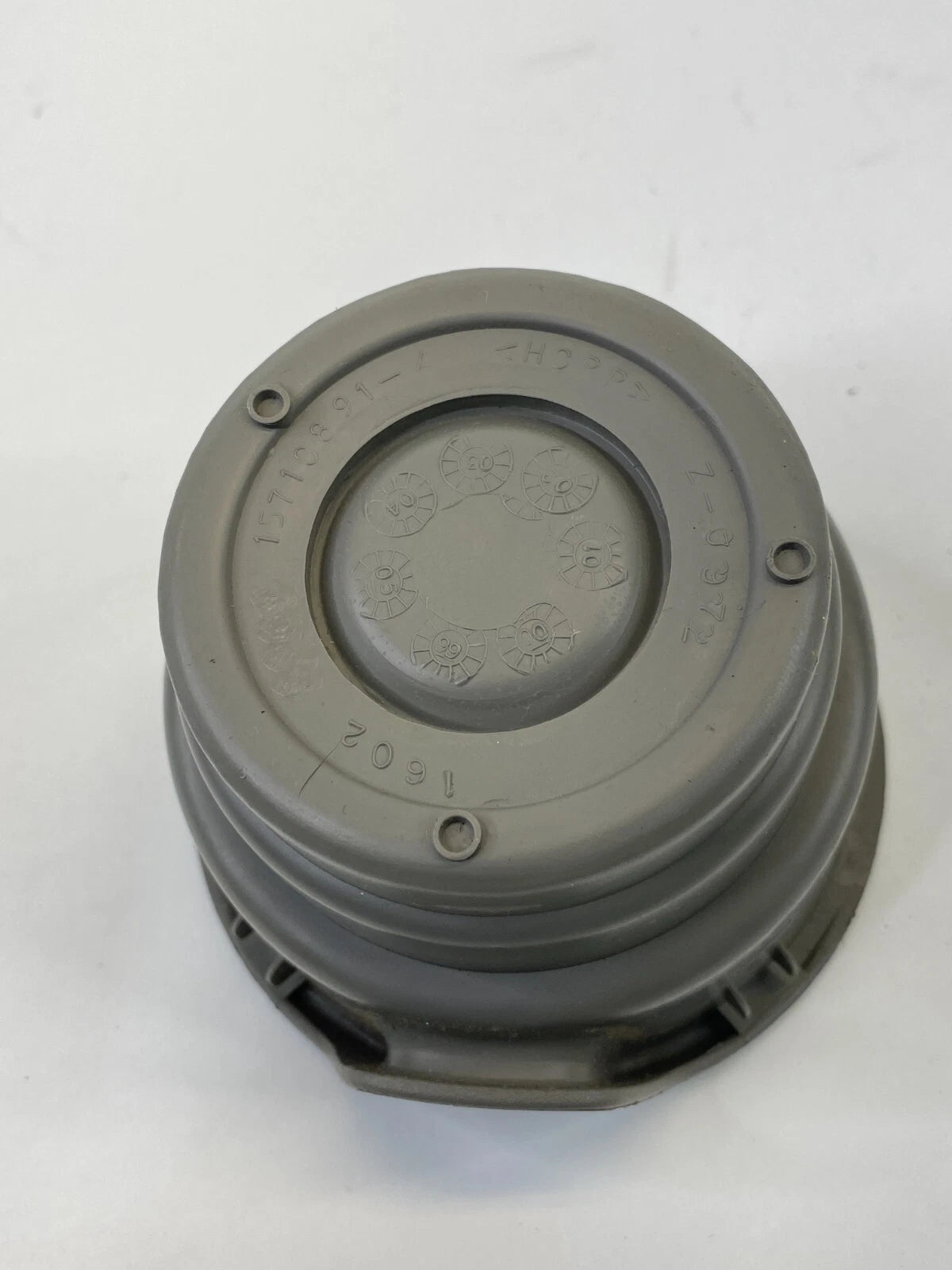 2000-2006 GMC YUKON CHEVROLET TAHOE REAR LEFT CUP HOLDER BEZEL 15710891 OEM