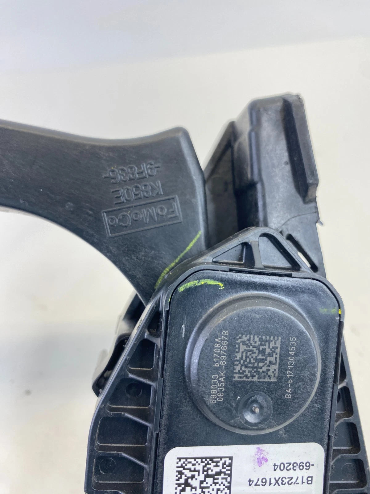 2013-2019 Ford Taurus Accelerator Pedal Gas Assembly DG13-9F836-AC OEM