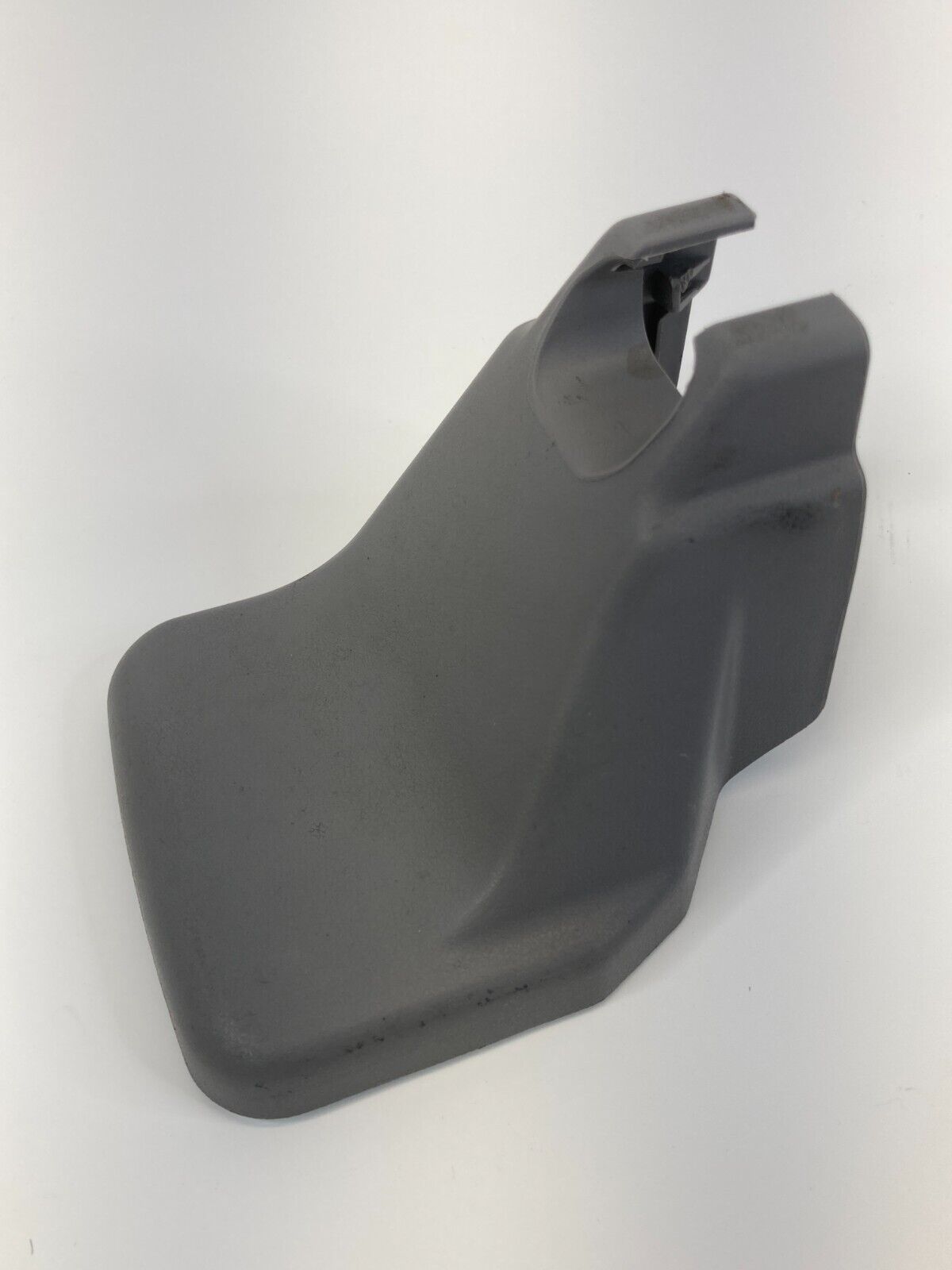 2005-2010 Toyota Sienna Front Right Seat Outer Track End Cap Cover 72137-AE030