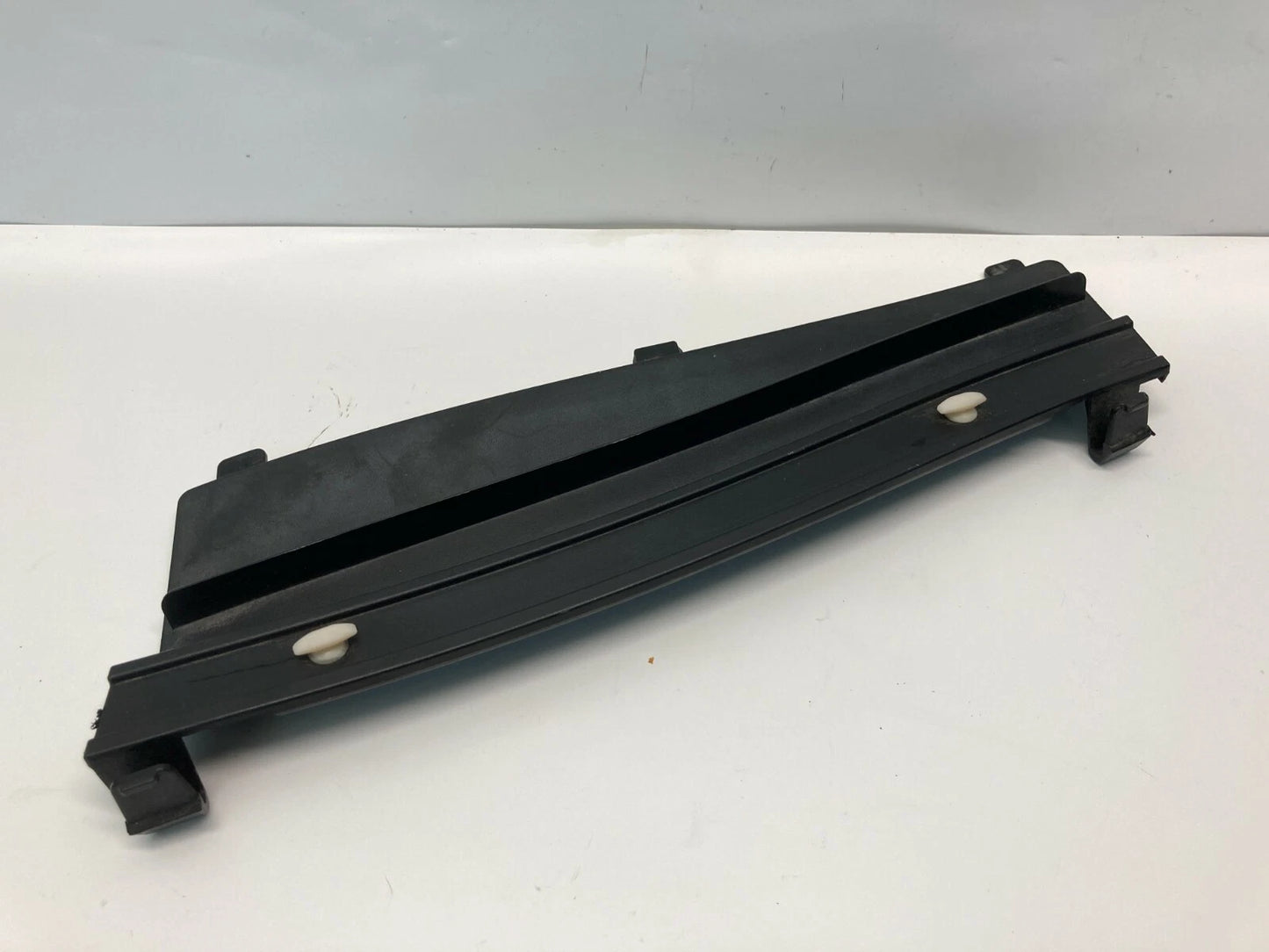 10 TOYOTA PRIUS FRONT WINDSHIELD LOUVER COWL COVER TRIM PANEL BEZEL 55783-47080