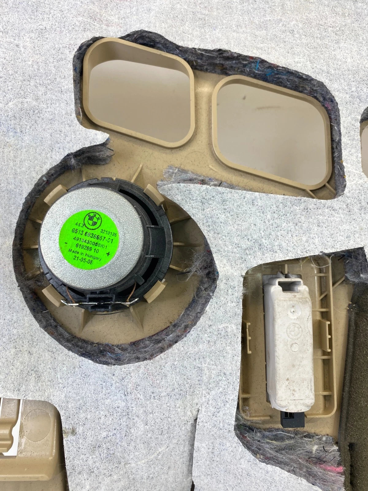 2006-2011 BMW 328XI FRONT LEFT UNDER DASH KNEE COVER TRIM W/ TWEETER 84506928461