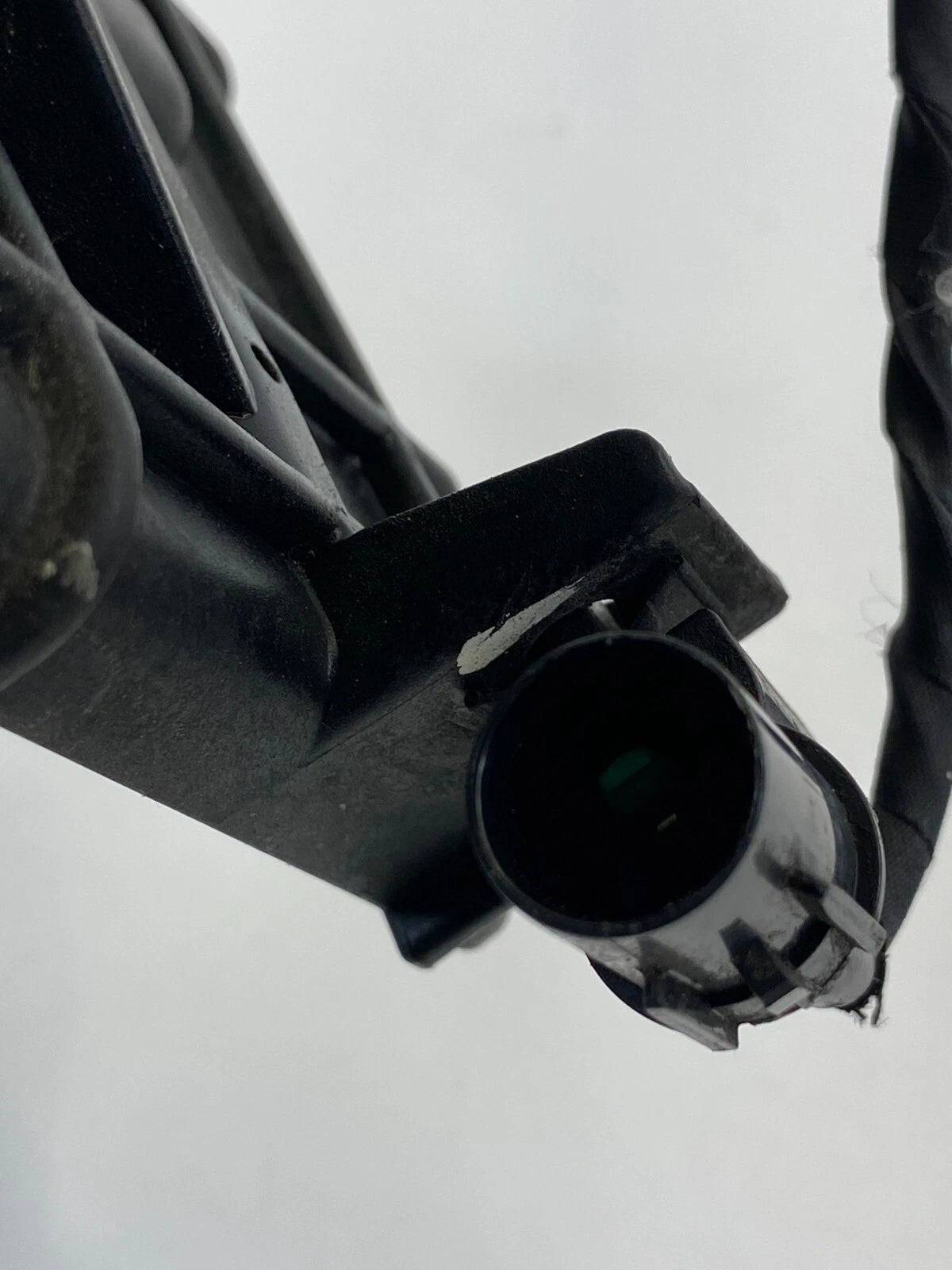 2011-2014 HYUNDAI SONATA 2.4L 16V BATTERY RETAINER TRAY HOLDER 37150-3S100 OEM