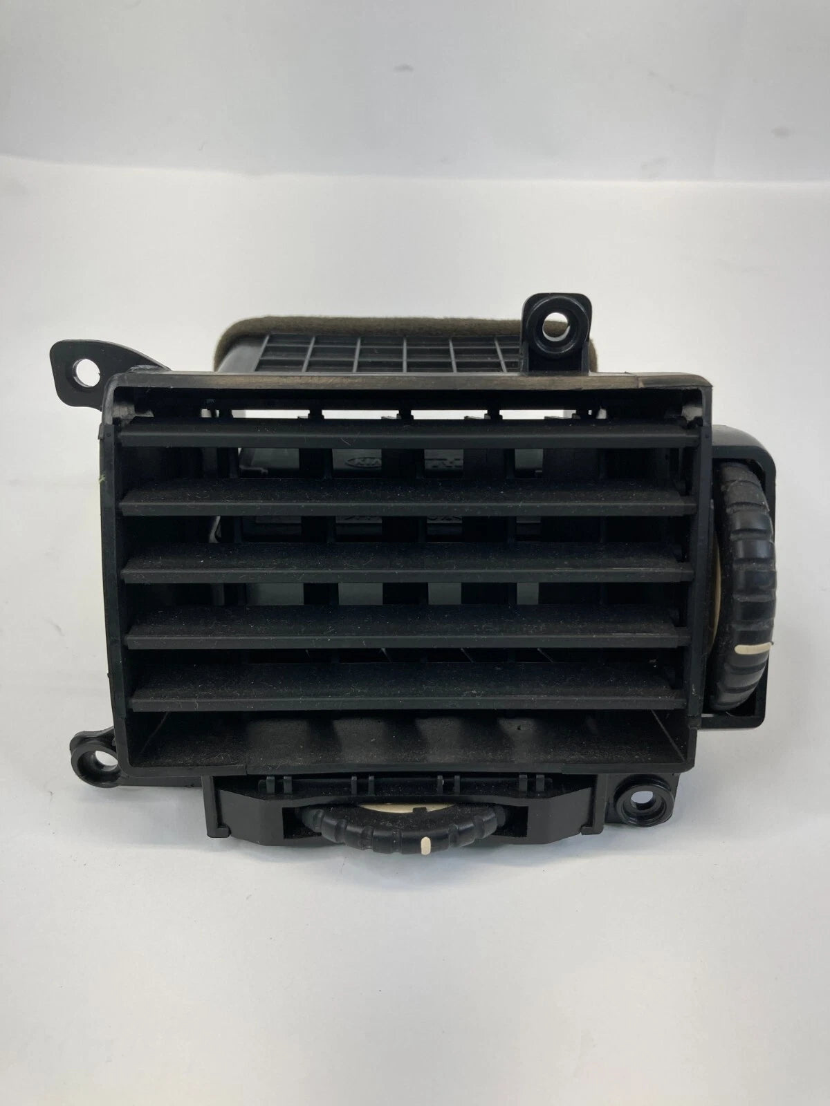 2004-2006 KIA SPECTRA DASH CENTER RIGHT SIDE PANEL A/C HEAT VENT LD-84-890A OEM