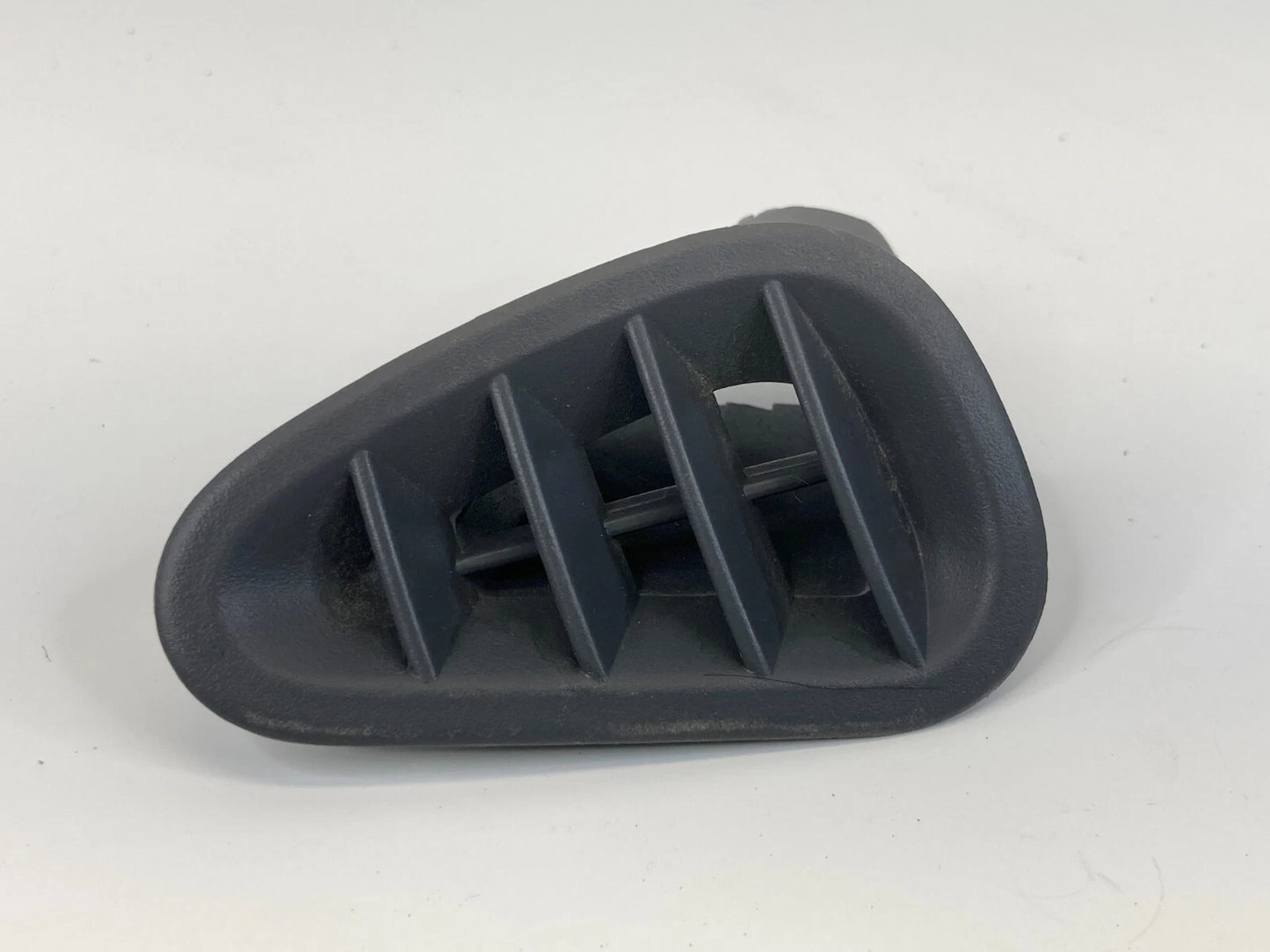 2004-2010 TOYOTA SIENNA FRONT LEFT SIDE DASH DEFROSTER GRILLE DEFOGGER OUTLET